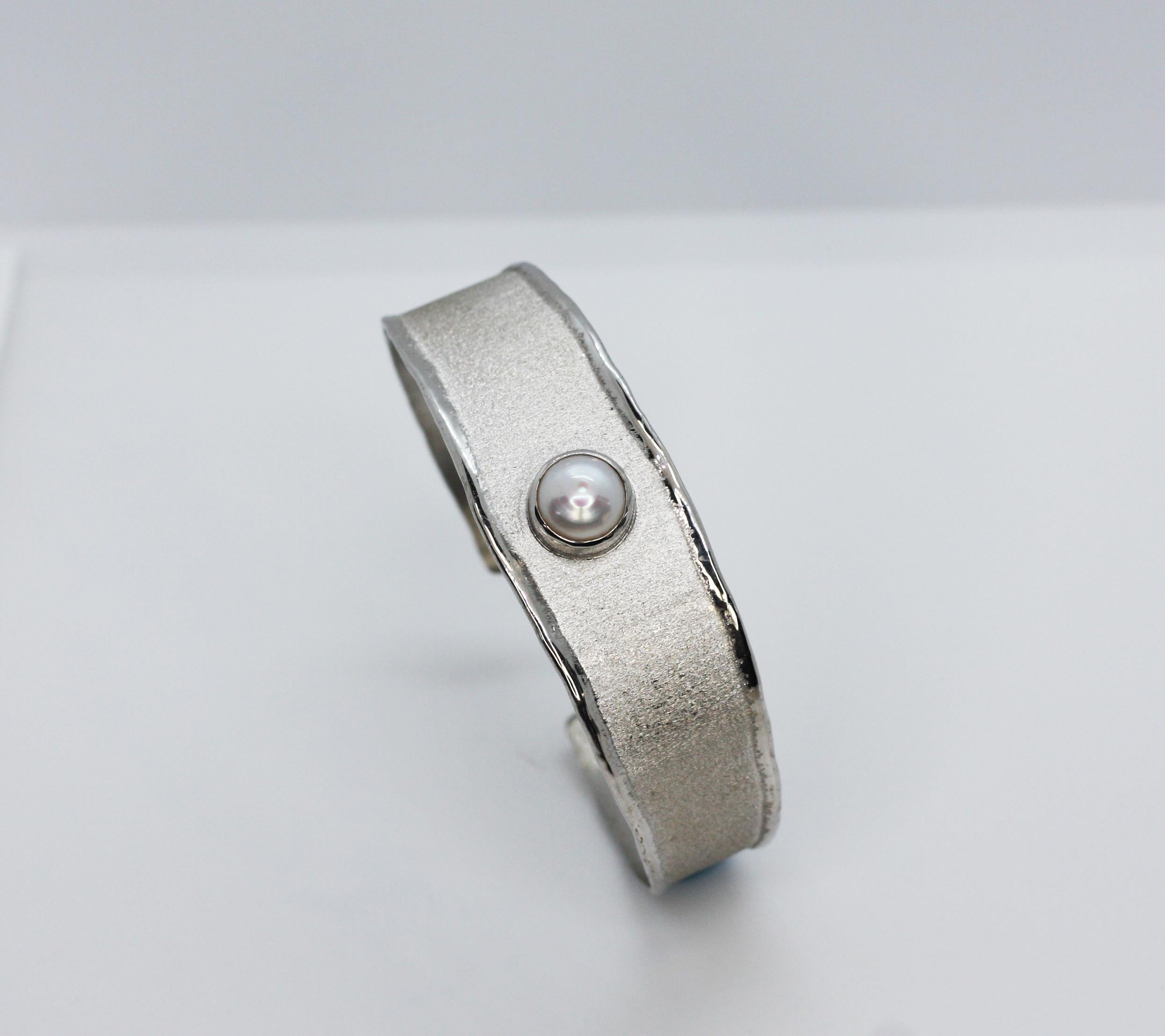 Yianni Creations Freshwater Pearl Fine Silver and Palladium Bangle Cuff Bracelet In New Condition In Astoria, NY