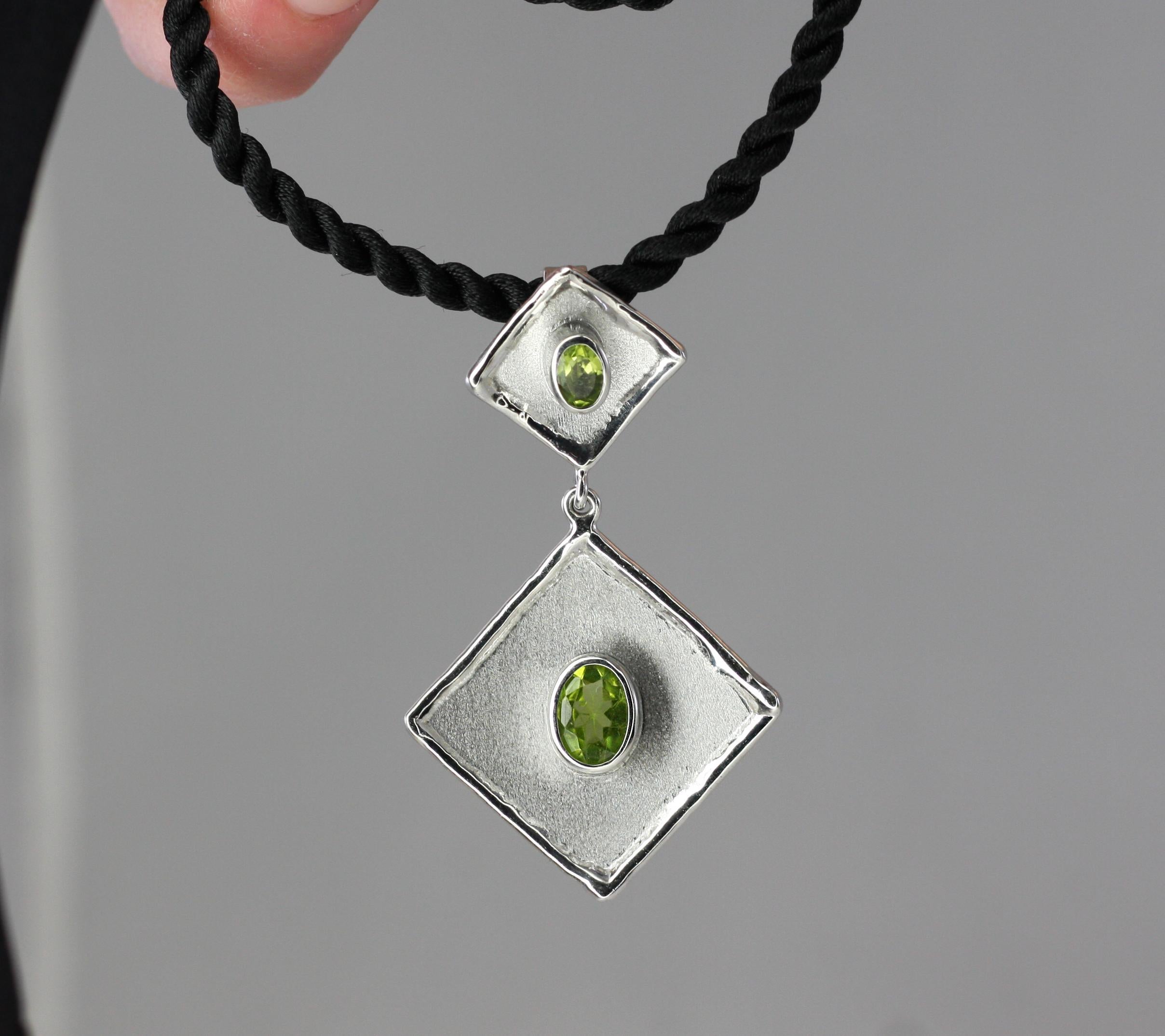 Yianni Creations Oval Peridot Fine Silver Handmade Long Drop Pendant Necklace For Sale 5