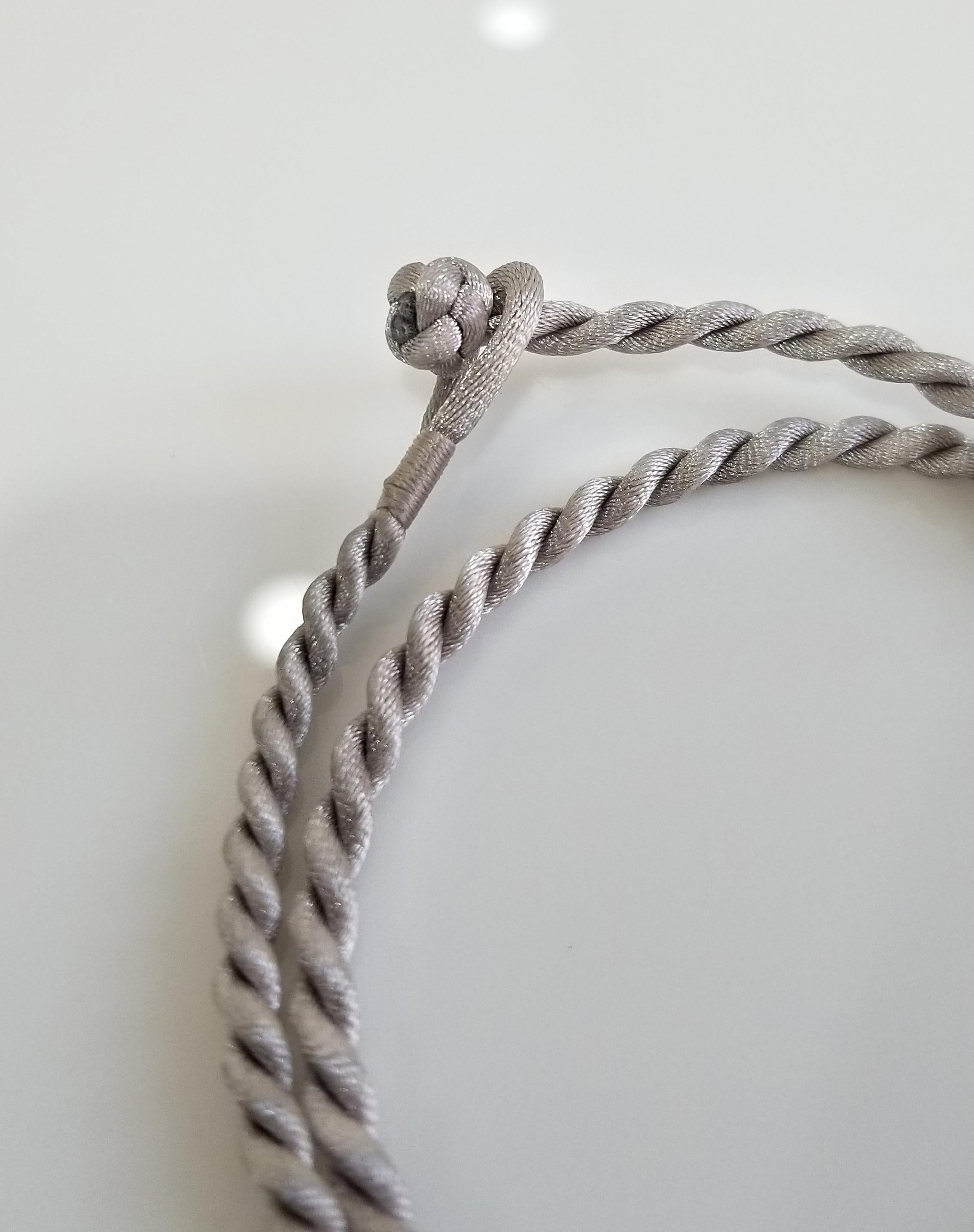 Yianni Creations Ciondolo rettangolare con perle in argento 24 carati e oro bicolore in vendita 1