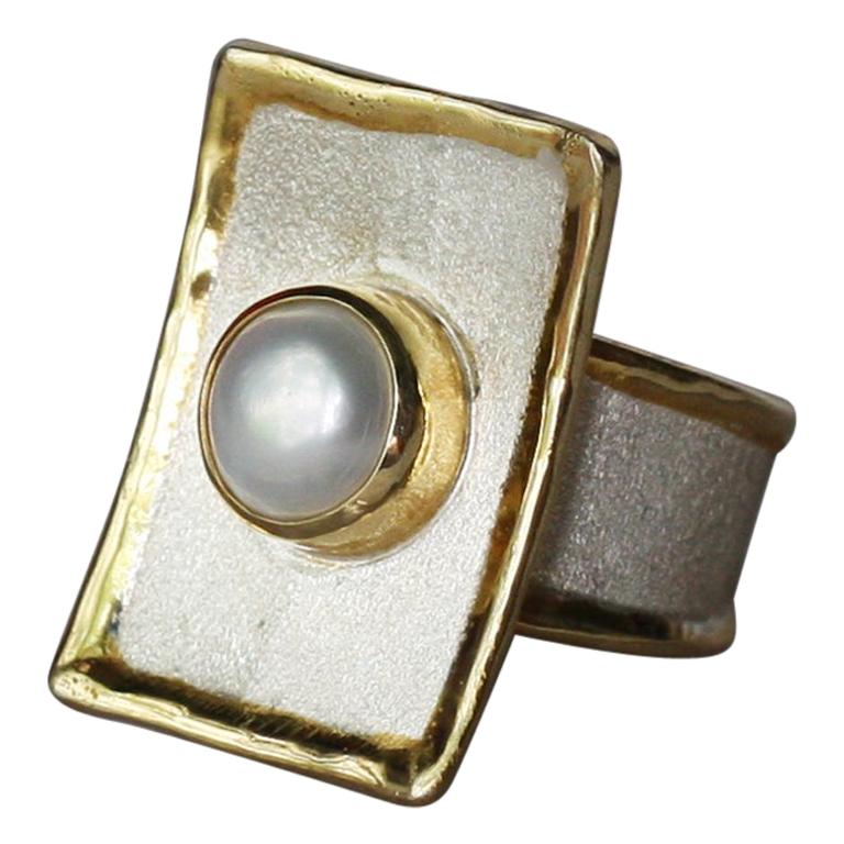 Yianni Creations Zweifarbiger rechteckiger Ring aus feinem Silber und 24 Karat Gold mit Perlen im Angebot