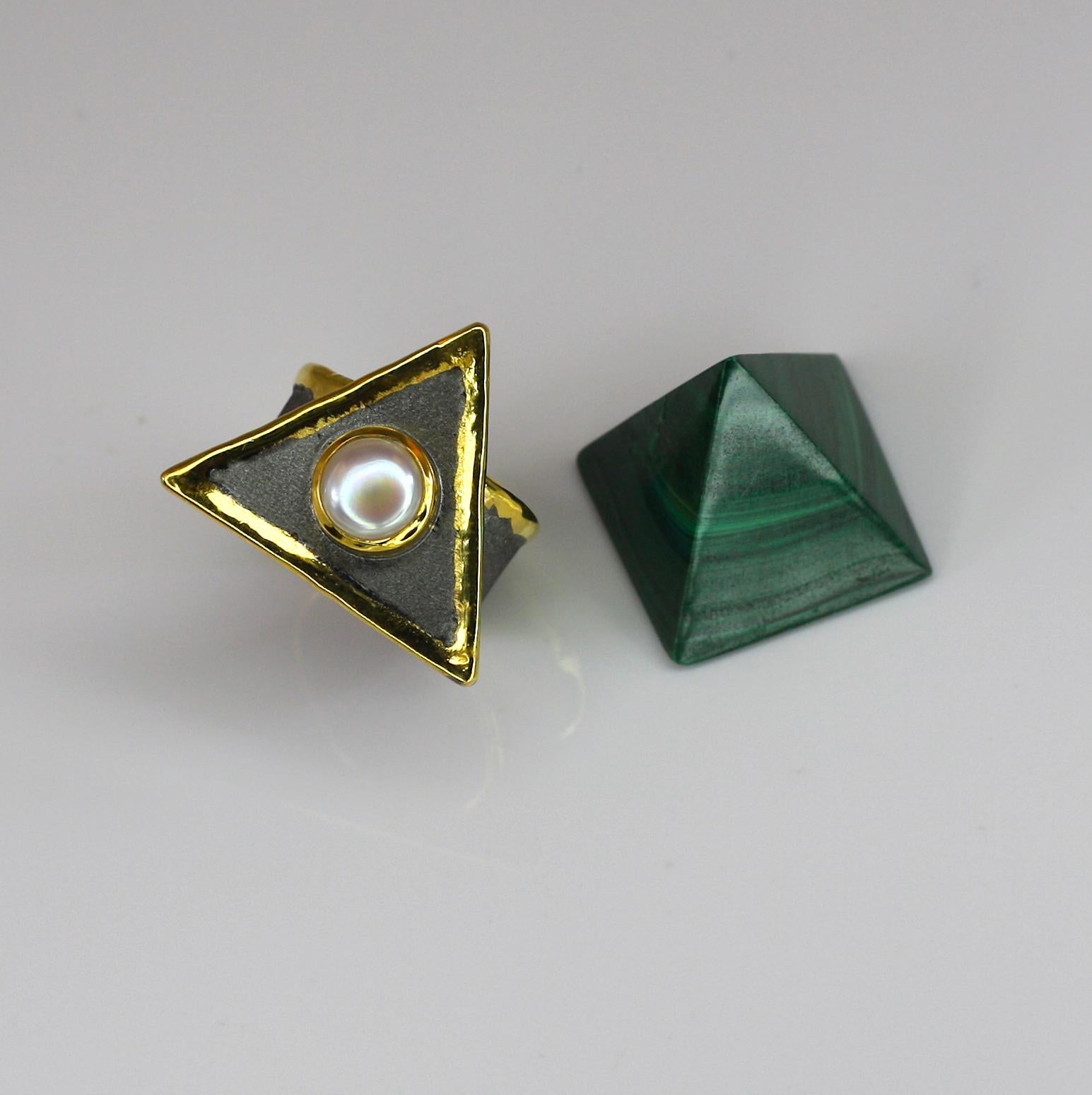 Yianni Creations Zweifarbiger Ring aus feinem Silber, schwarzem Rhodium und 24 Karat Gold mit Perlen im Angebot 3