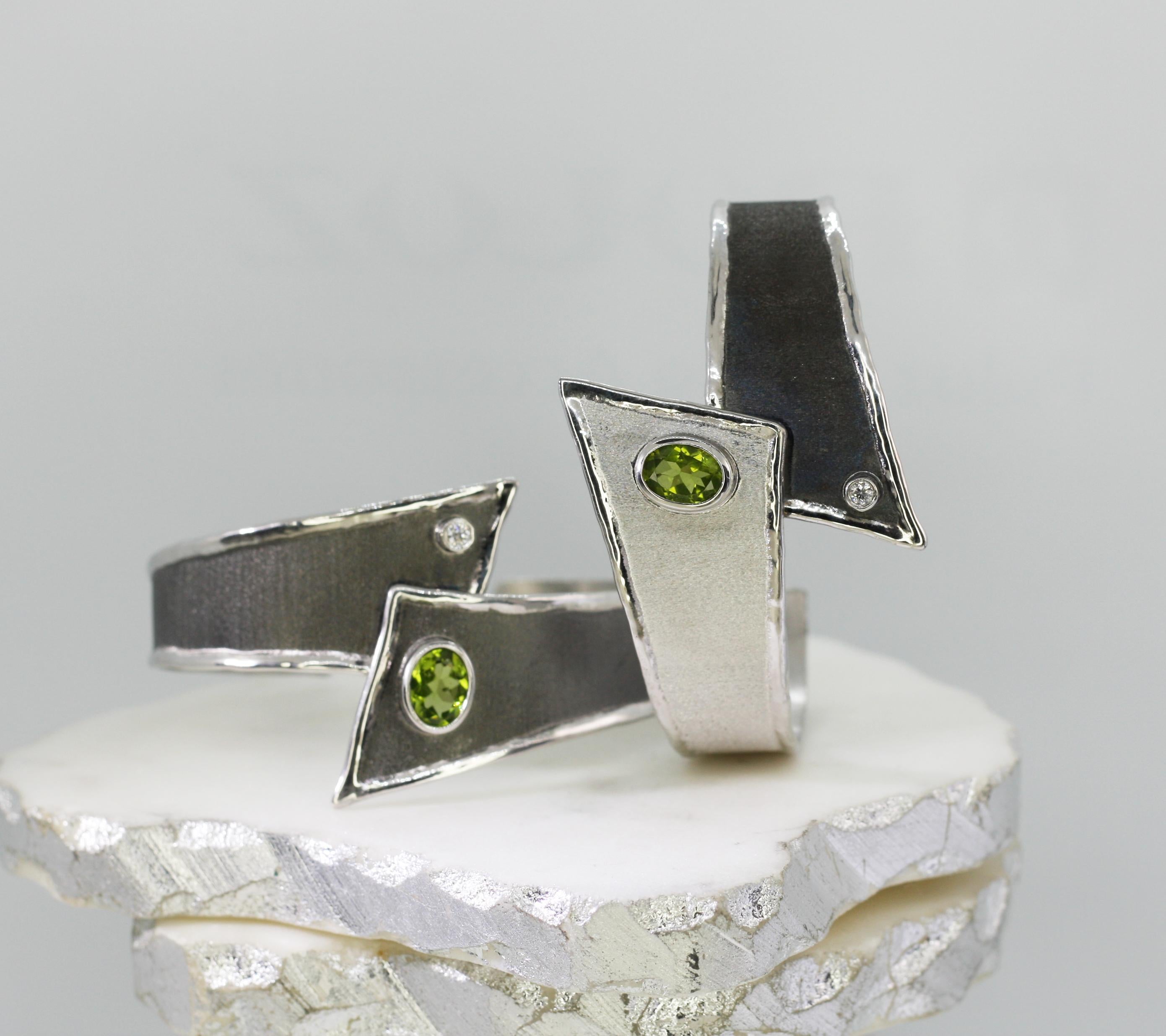 Yianni Creations Peridot and Diamond Fine Silver and Black Rhodium Cuff Bracelet For Sale 1