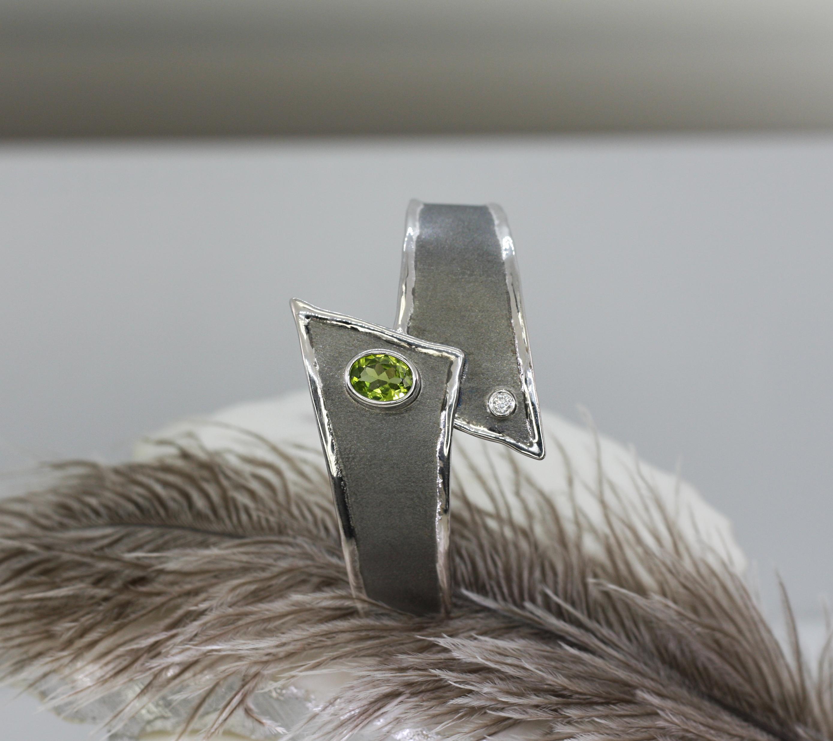Yianni Creations Peridot and Diamond Fine Silver and Black Rhodium Cuff Bracelet For Sale 3