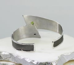 Yianni Creations Bracciale con peridoto e diamanti in argento fino e rodio nero