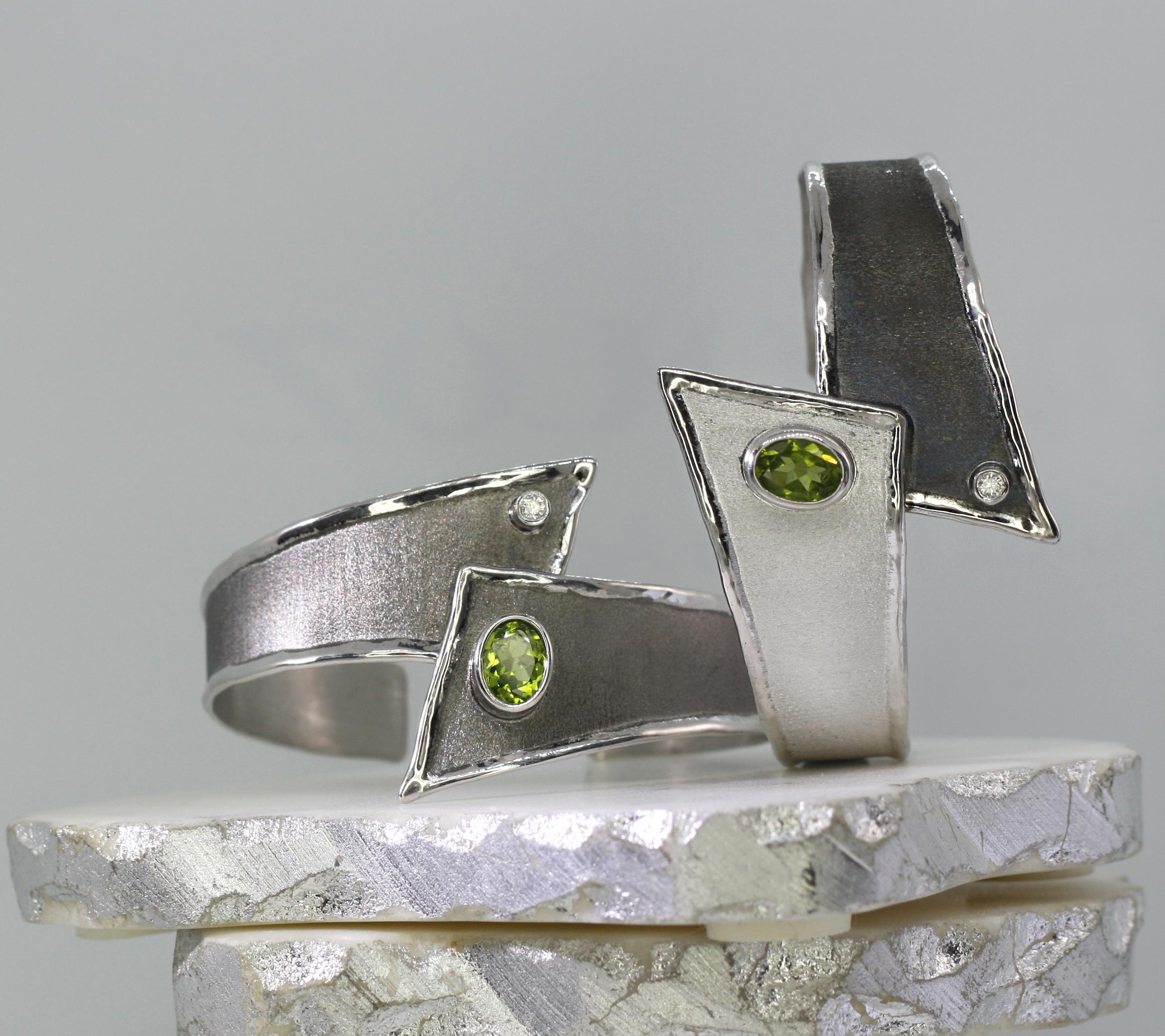 Contemporary Yianni Creations Peridot and Diamond Fine Silver and Black Rhodium Cuff Bracelet For Sale