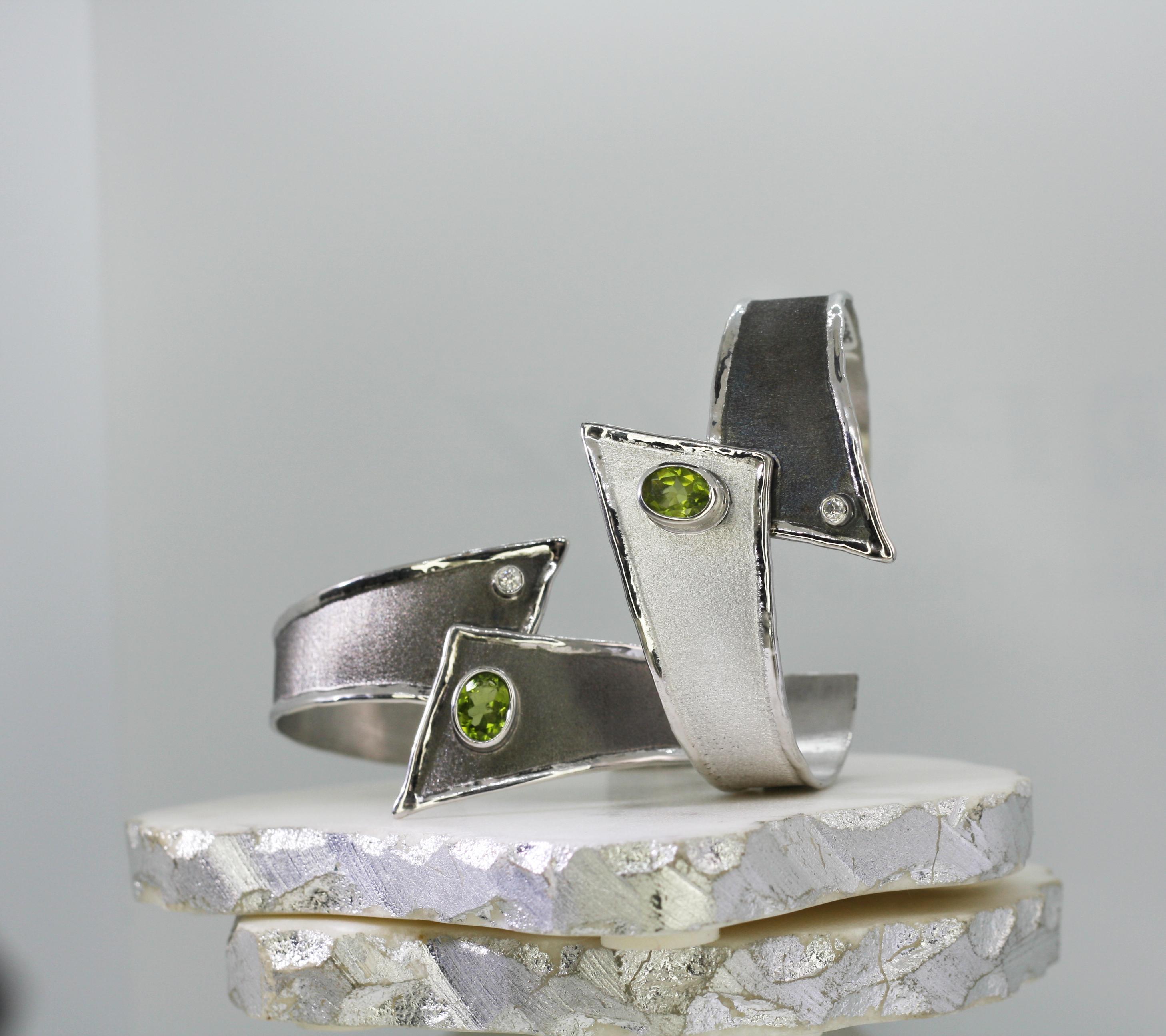 Oval Cut Yianni Creations Peridot and Diamond Fine Silver and Black Rhodium Cuff Bracelet For Sale