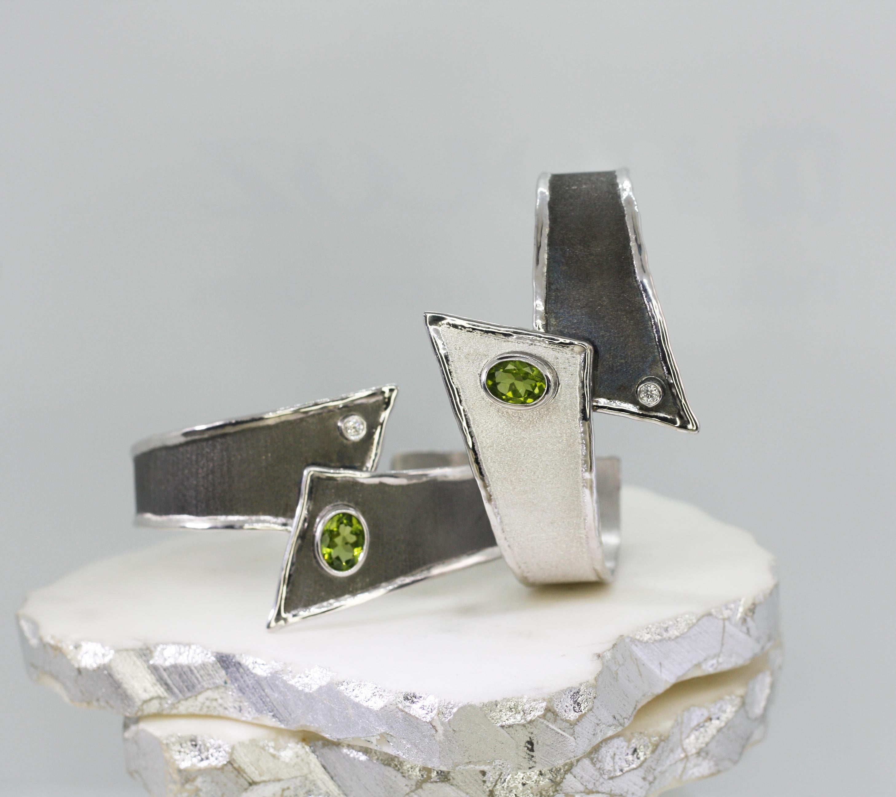 Women's Yianni Creations Peridot and Diamond Fine Silver and Black Rhodium Cuff Bracelet For Sale