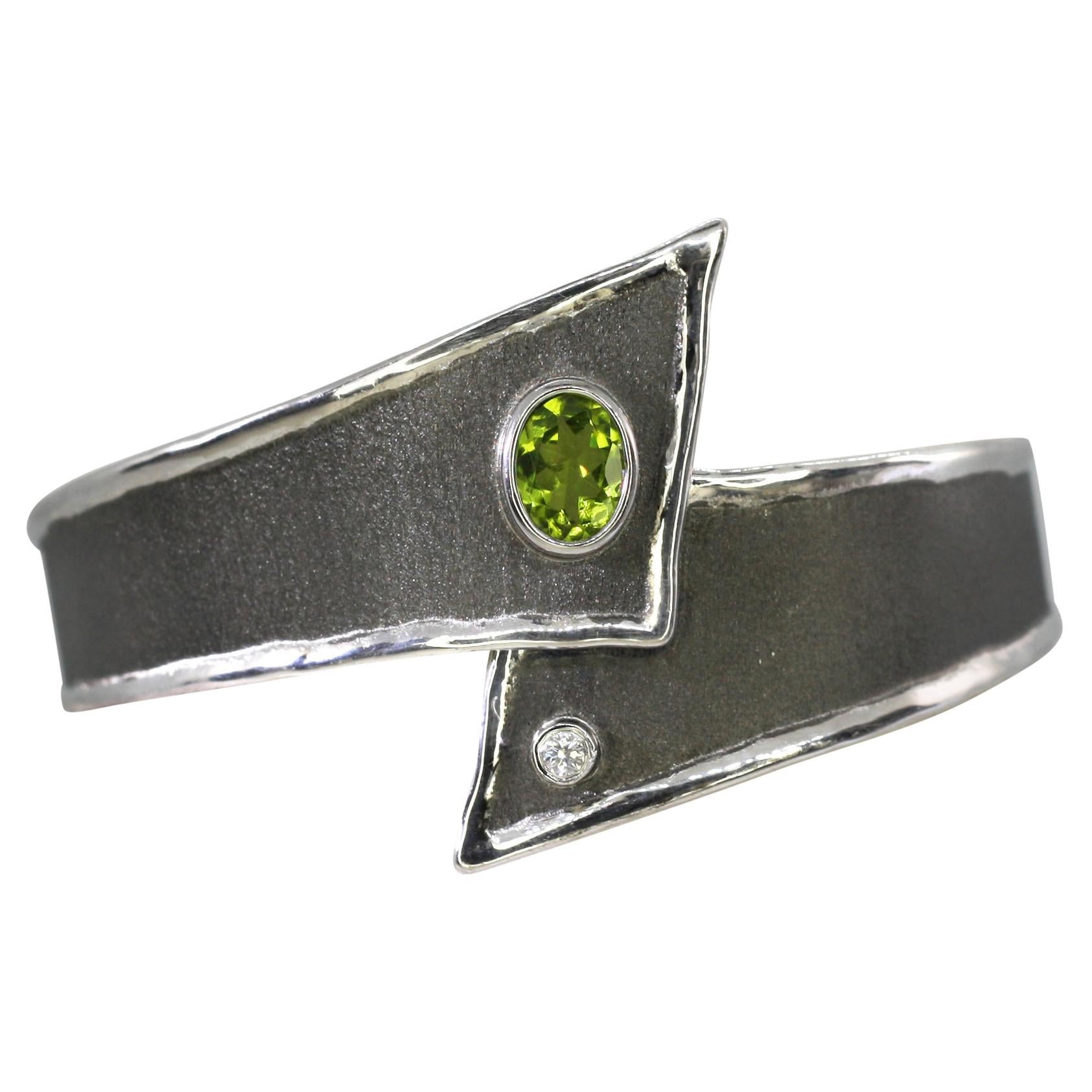 Yianni Creations Peridot and Diamond Fine Silver and Black Rhodium Cuff Bracelet For Sale