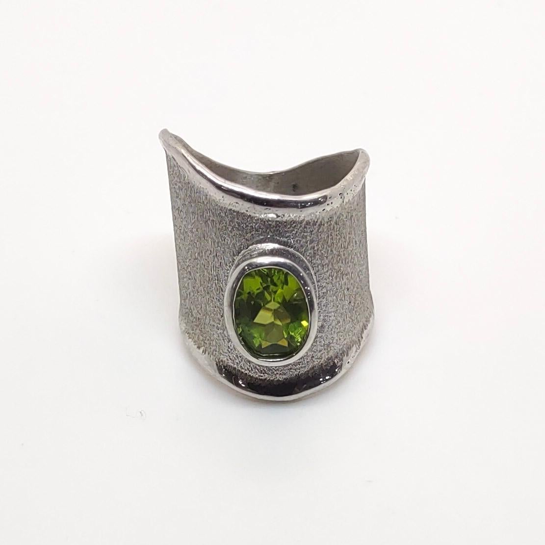 Yianni Creations Peridot Ring in Fine Silver and Palladium For Sale 6