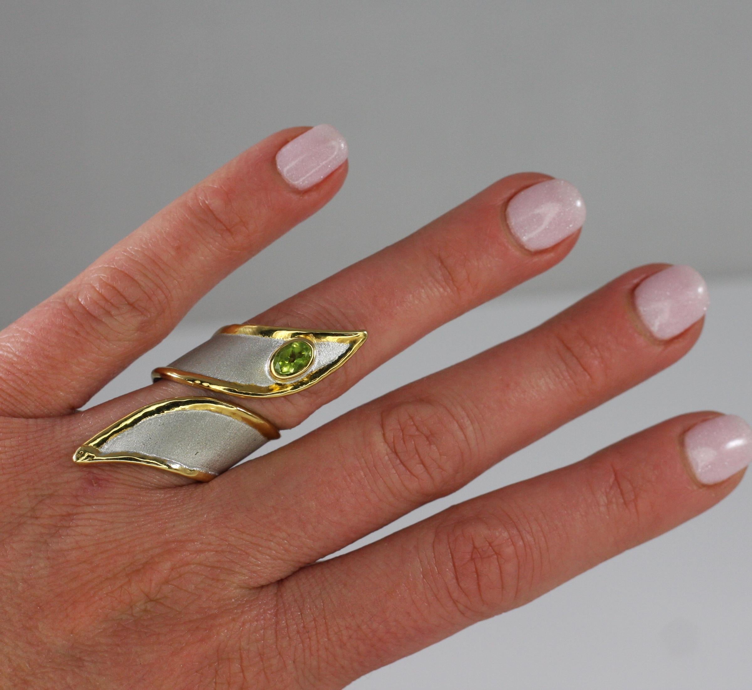 Yianni Creations Peridot Fine Silver with Palladium and 24 Karat Gold Band Ring For Sale 1