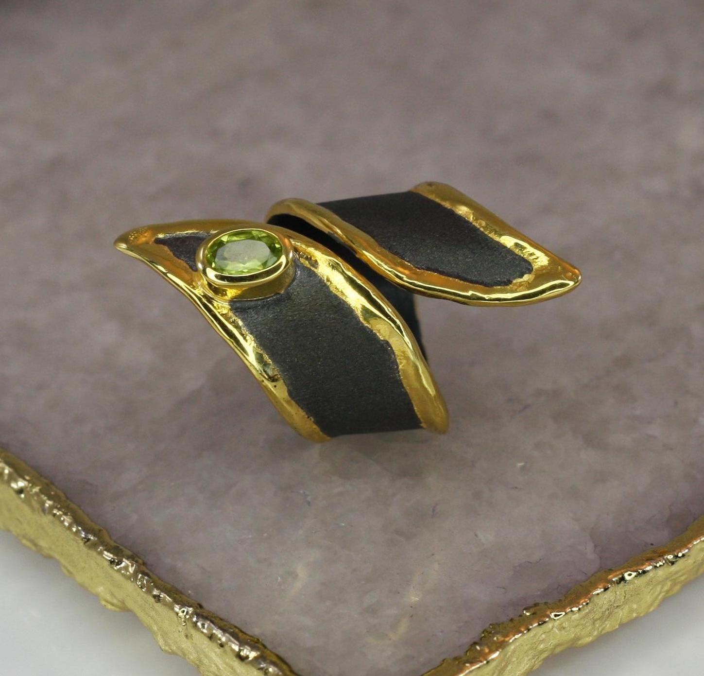 Yianni Creations Peridot Fine Silver 24 Karat Gold Black Rhodium Ring For Sale 3