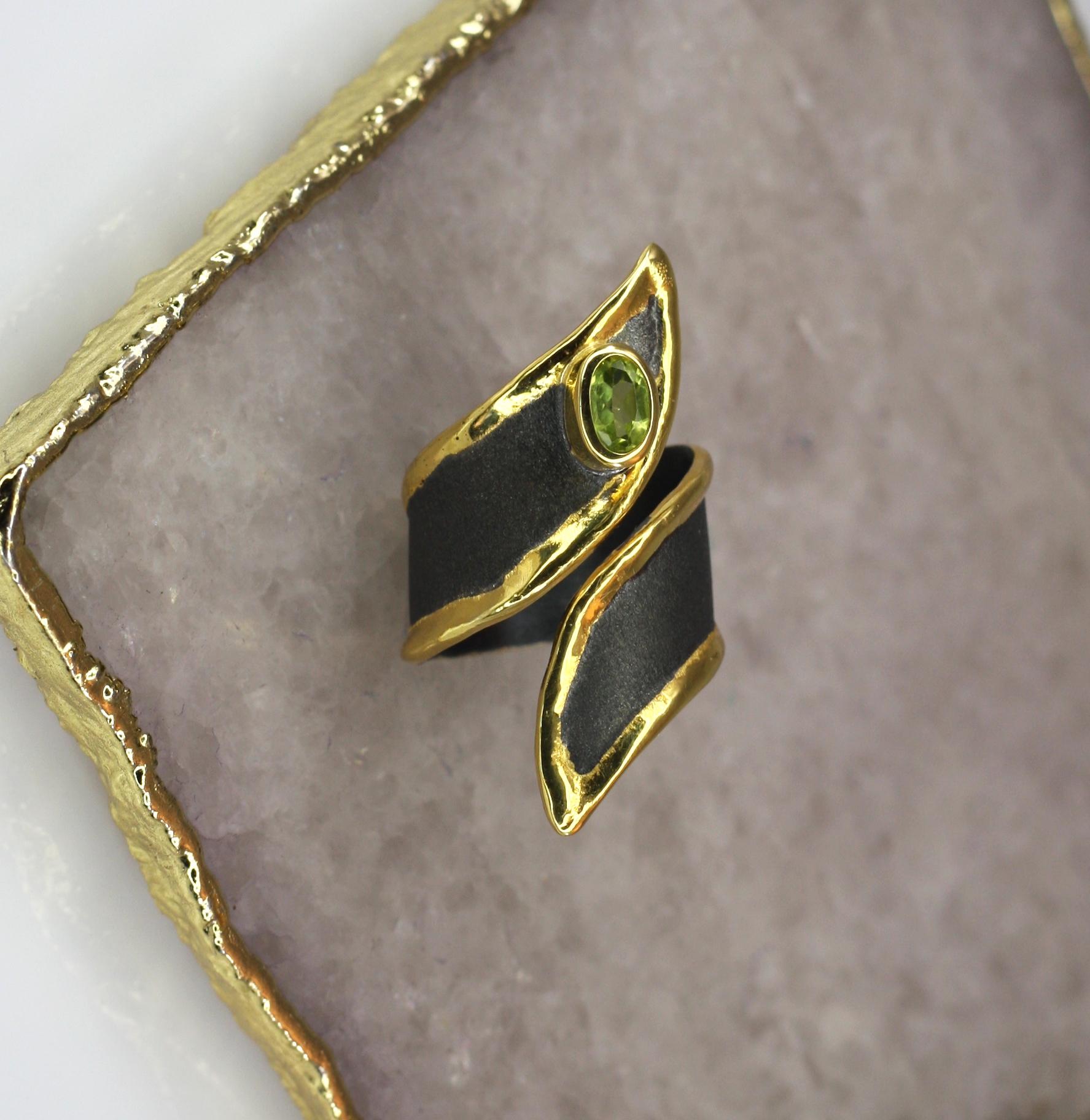 Anillo Yianni Creations Peridoto fino de plata de 24 quilates y oro negro rodiado en venta 5