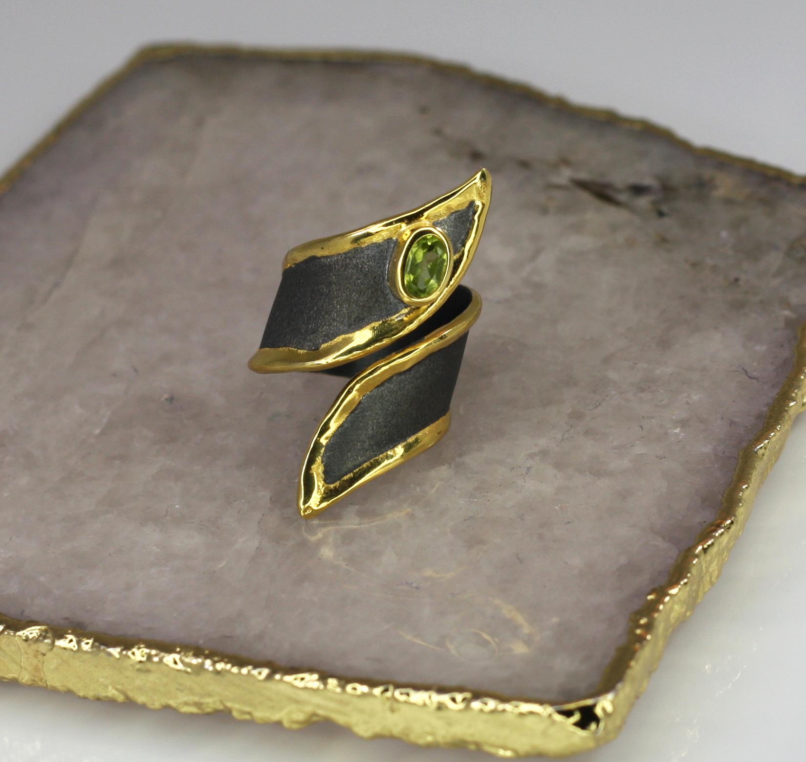 Yianni Creations Peridot Fine Silver 24 Karat Gold Black Rhodium Ring For Sale 2
