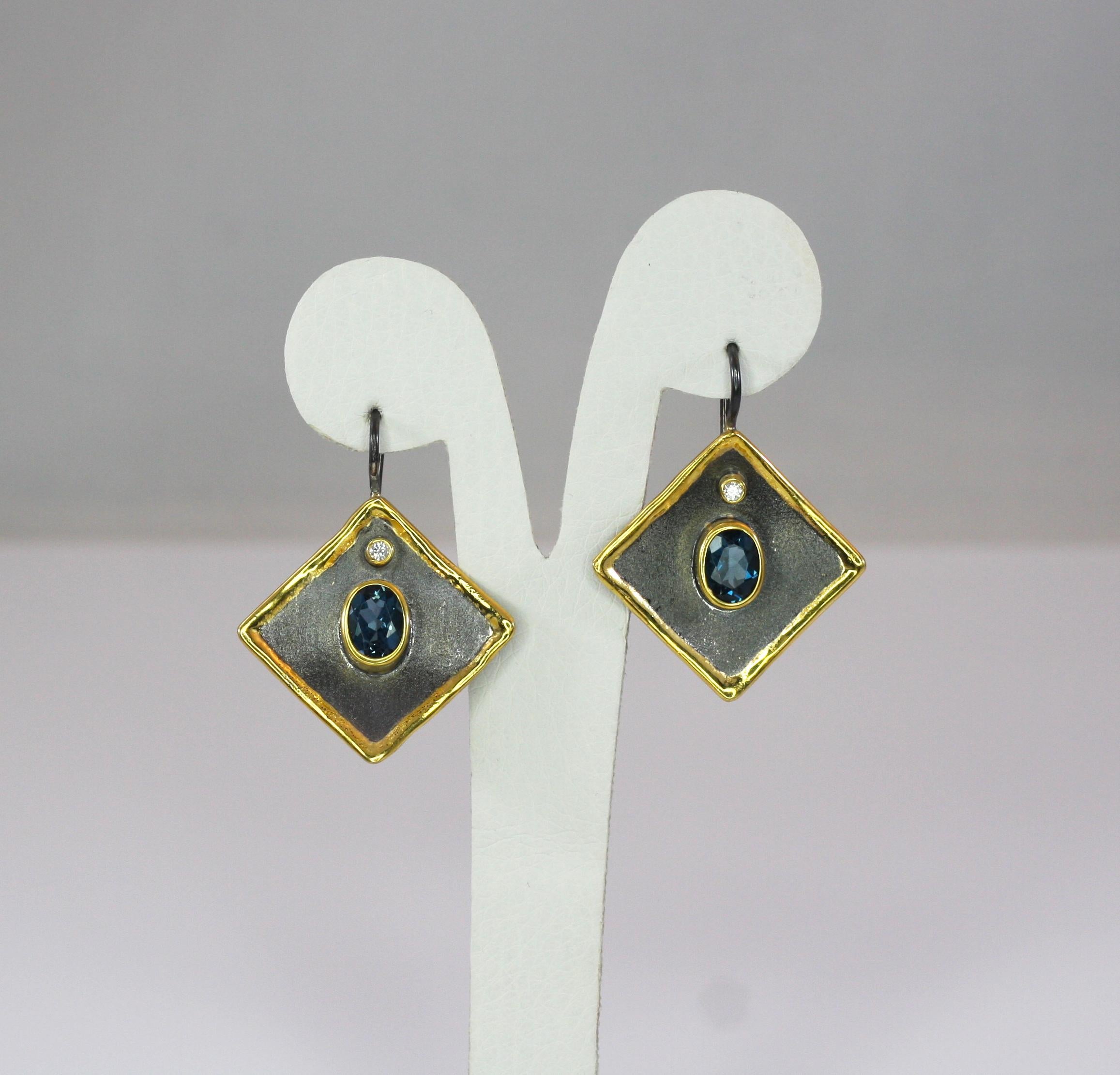 Yianni Creations Boucles d'oreilles en or 24 carats avec topaze, diamant, argent fin et rhodium noir Pour femmes en vente