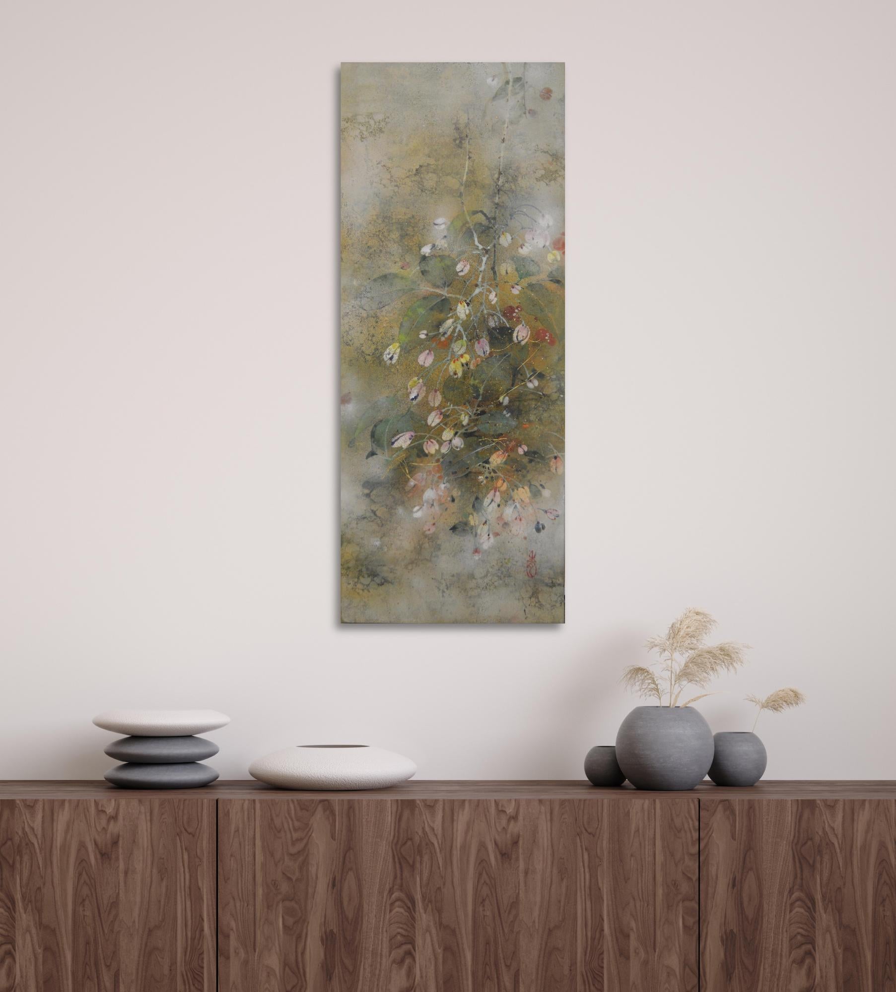 Bellflower es un cuadro único del artista contemporáneo Chen Yiching. La pintura está realizada con pigmentos minerales y pan de oro y plata sobre papel japonés montado sobre madera; sus dimensiones son 20 × 50 cm. 
La obra está firmada, se vende