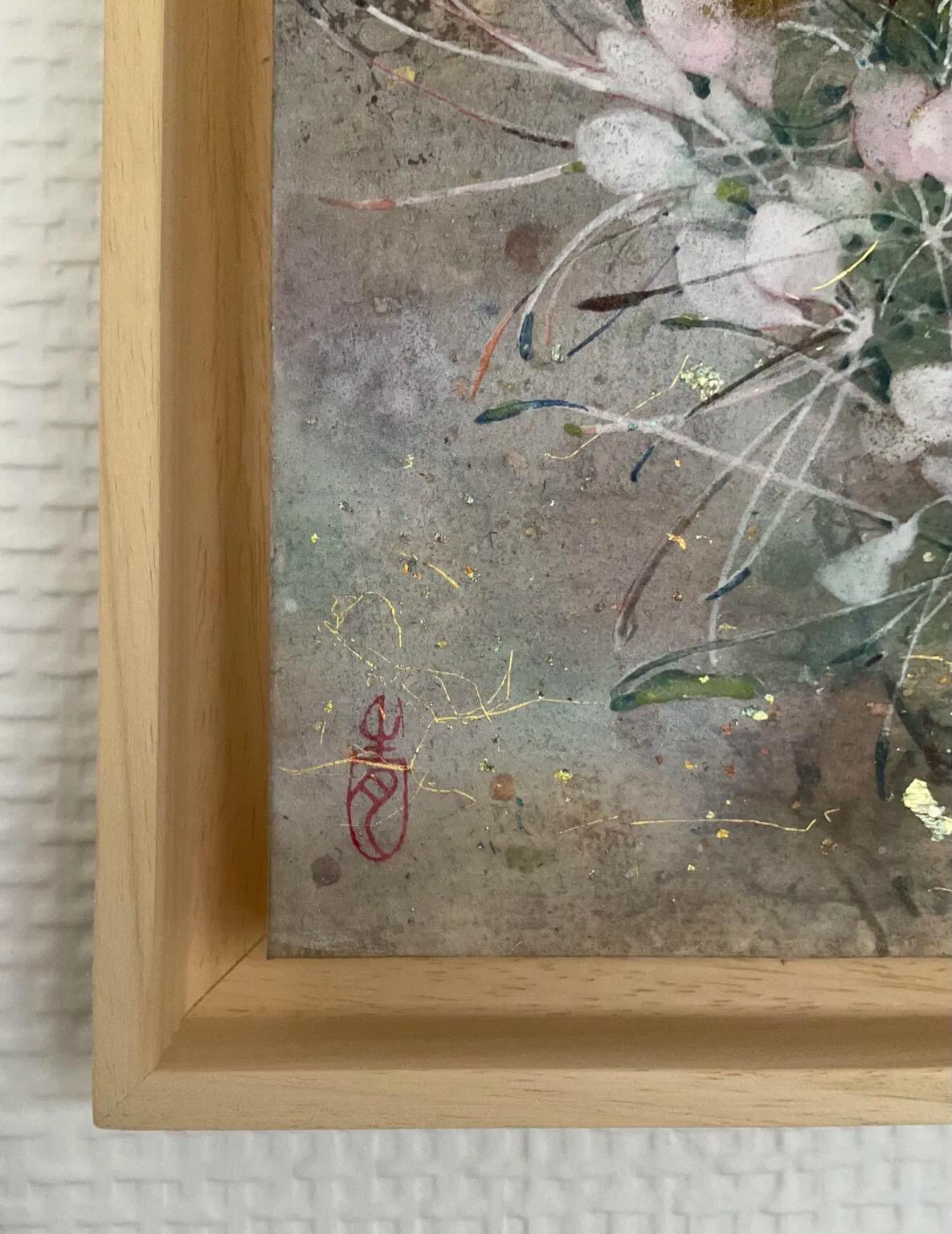 Brilliance by CHEN Yiching - Nihonga painting, flowers, earth colors - Gris Figurative Painting par Yiching Chen