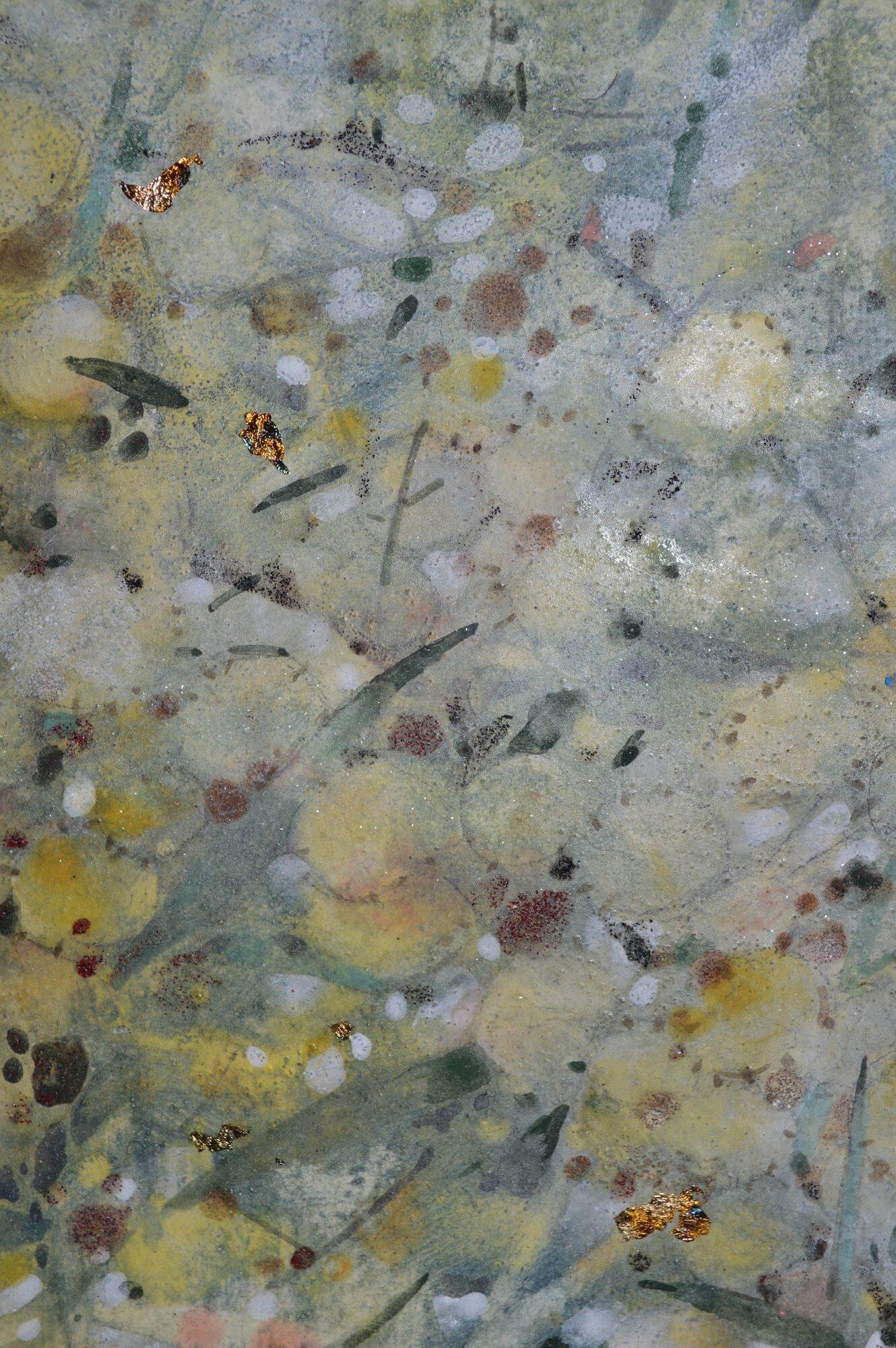 Mimosa II es un cuadro único del artista contemporáneo Chen Yiching. La pintura está hecha con pigmentos minerales, hojas de plata sobre papel japonés montado sobre madera, las dimensiones son 41 × 24,3 cm. Las dimensiones de la obra enmarcada son