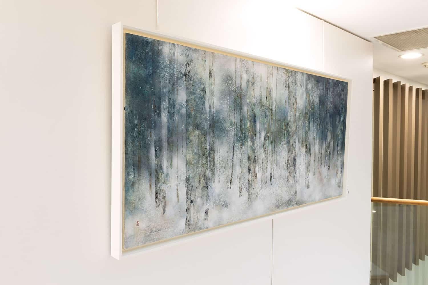 Plenitude II is a painting by Paris-based Taiwanese contemporary artist CHEN Yiching. 
As a specialist of Nihonga (traditional Japanese painting), the painter expresses all the poetry she finds in nature with delicacy and meticulousness. 
Mineral