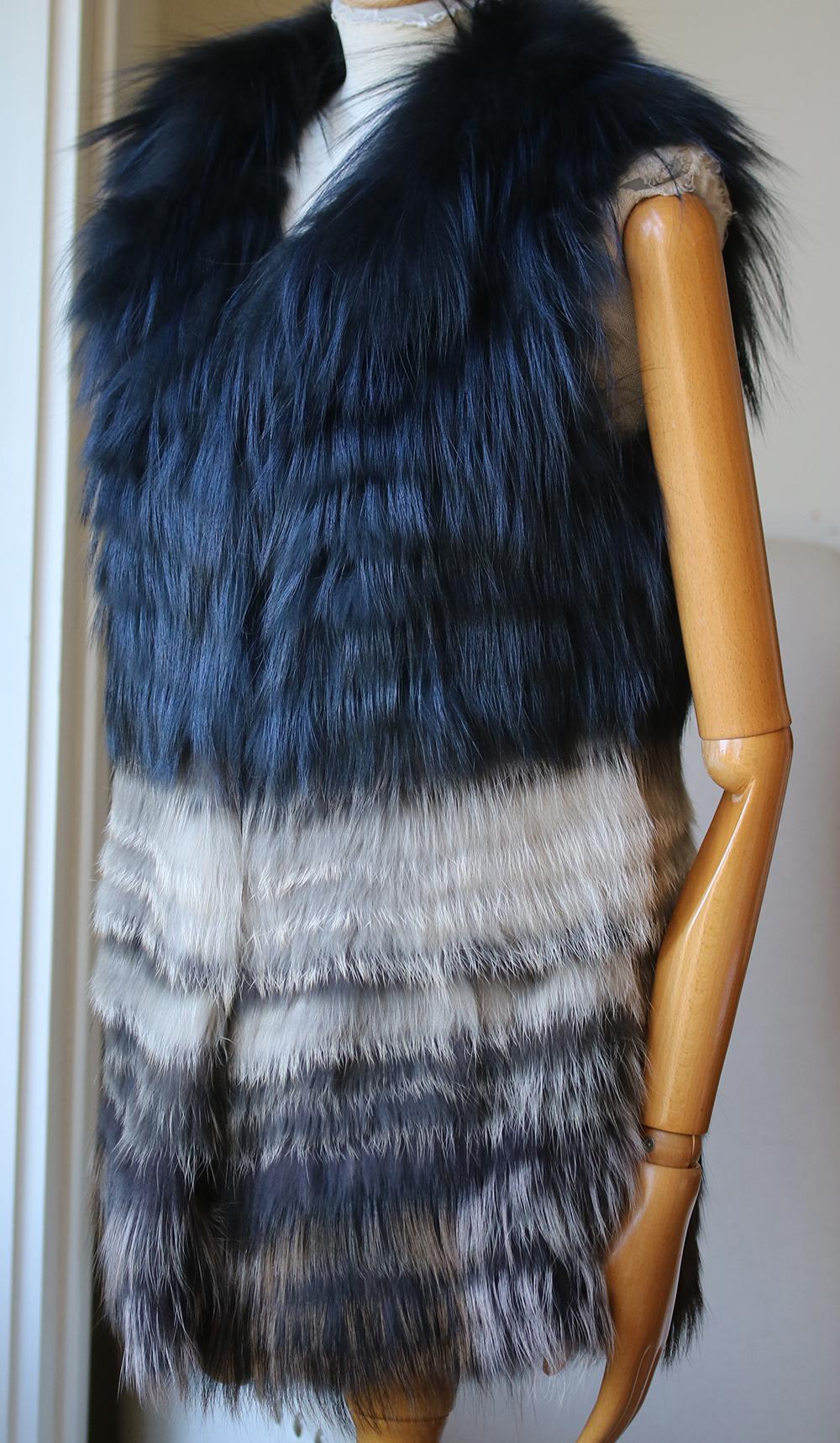 100% dyed fox fur. Fur origin: Finland. Dyed fur. Hook and bar front closures. Side slit pockets.

Size: Medium (UK 10, US 6, FR 38, IT 42) 

Condition: As new condition, no sign of wear. 