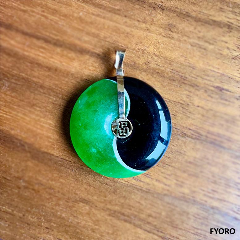 Yin and Yang Green Jade/ Black Onyx Donut Pendant (With Solid 14K Yellow Gold) In New Condition For Sale In Kowloon, HK