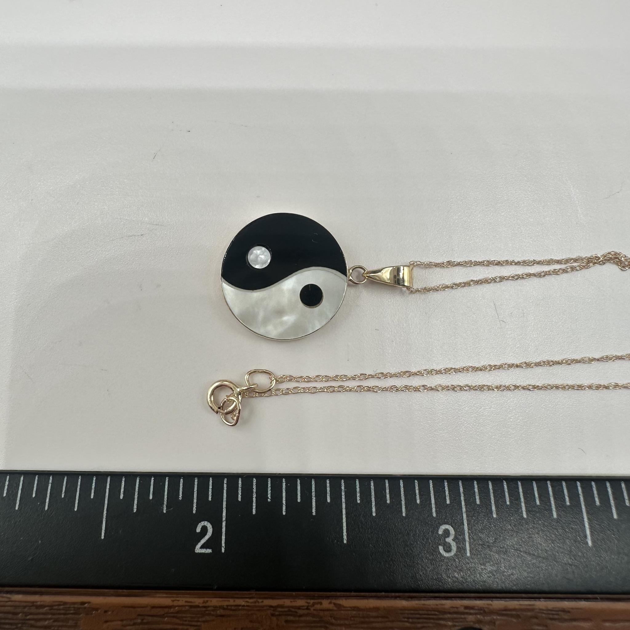 Collier Yin et Yang en or jaune 14kt - Onyx et nacre, 18