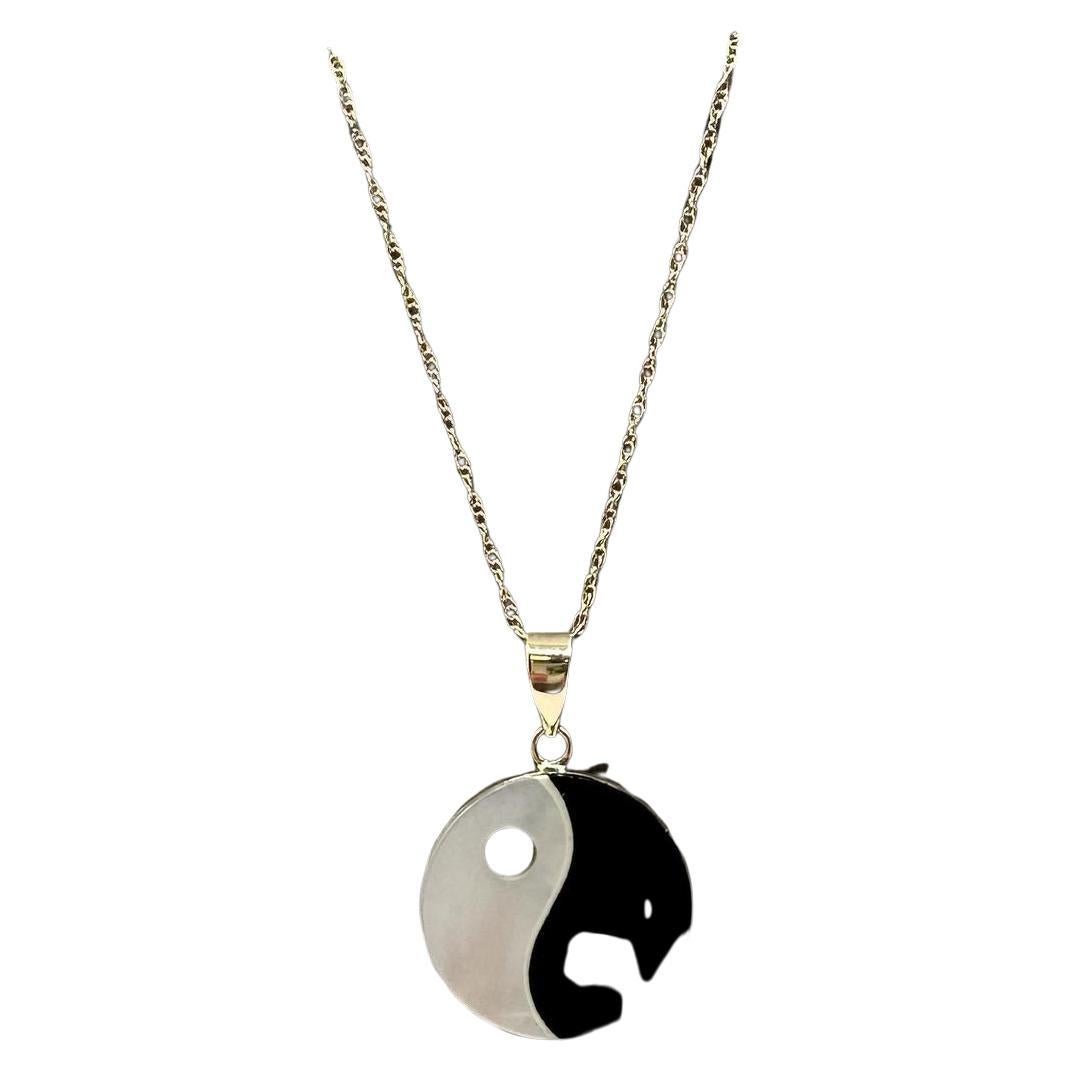 Collier Yin et Yang en or jaune 14kt - Onyx et nacre, 18", New en vente