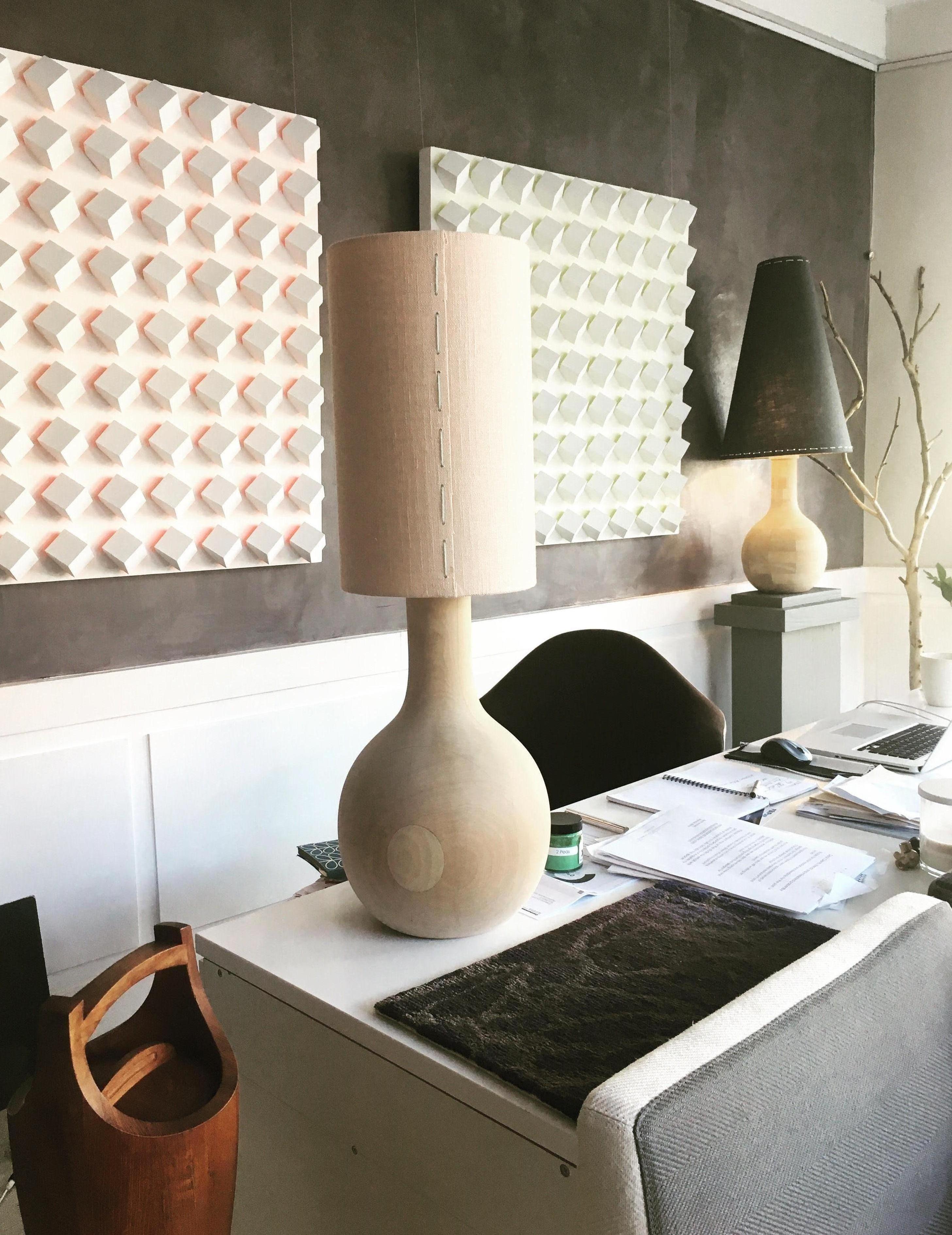 Organique Lampe de table Yin par Wende Reid en vente