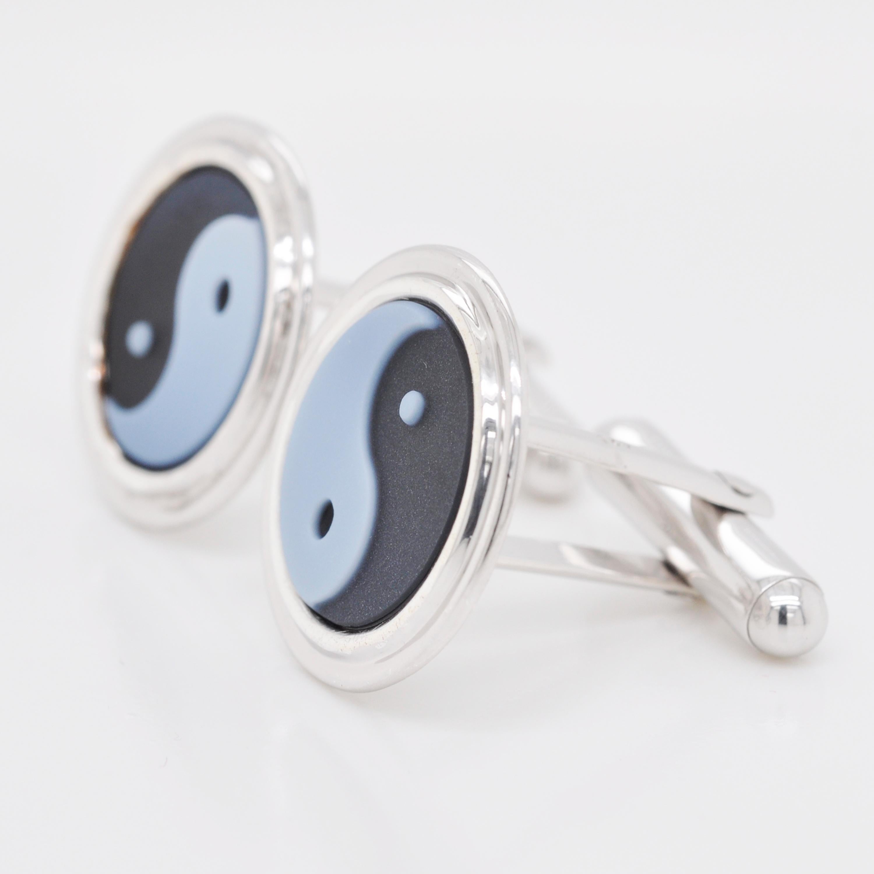 Yin Yang Agate Carving Gemstone Sterling Silver Cufflinks In New Condition For Sale In Jaipur, Rajasthan