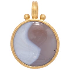 Yin/Yang Agate Pendant in 22 Karat Gold