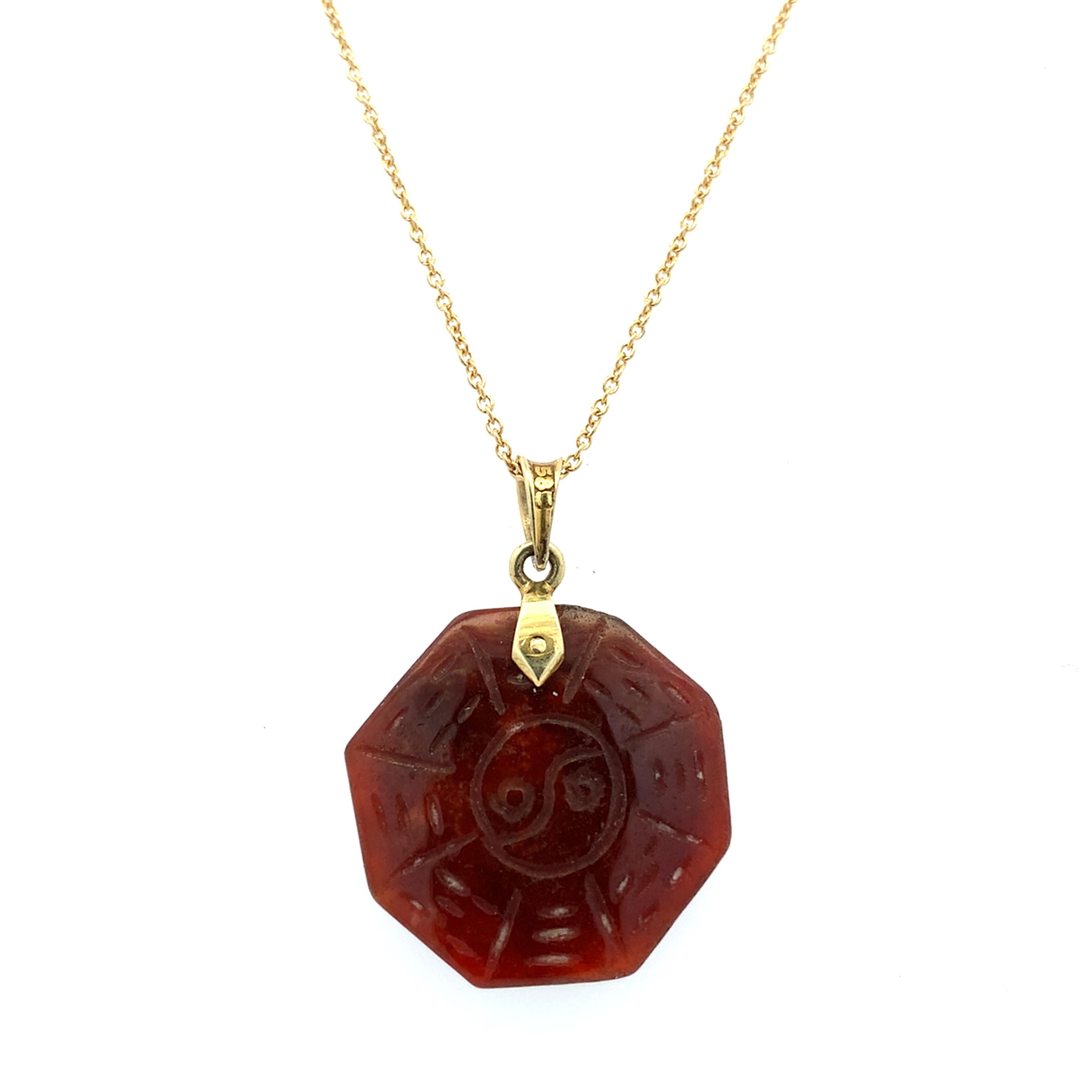 Yin Yang carnelian octagon pendant necklace yellow gold For Sale 1