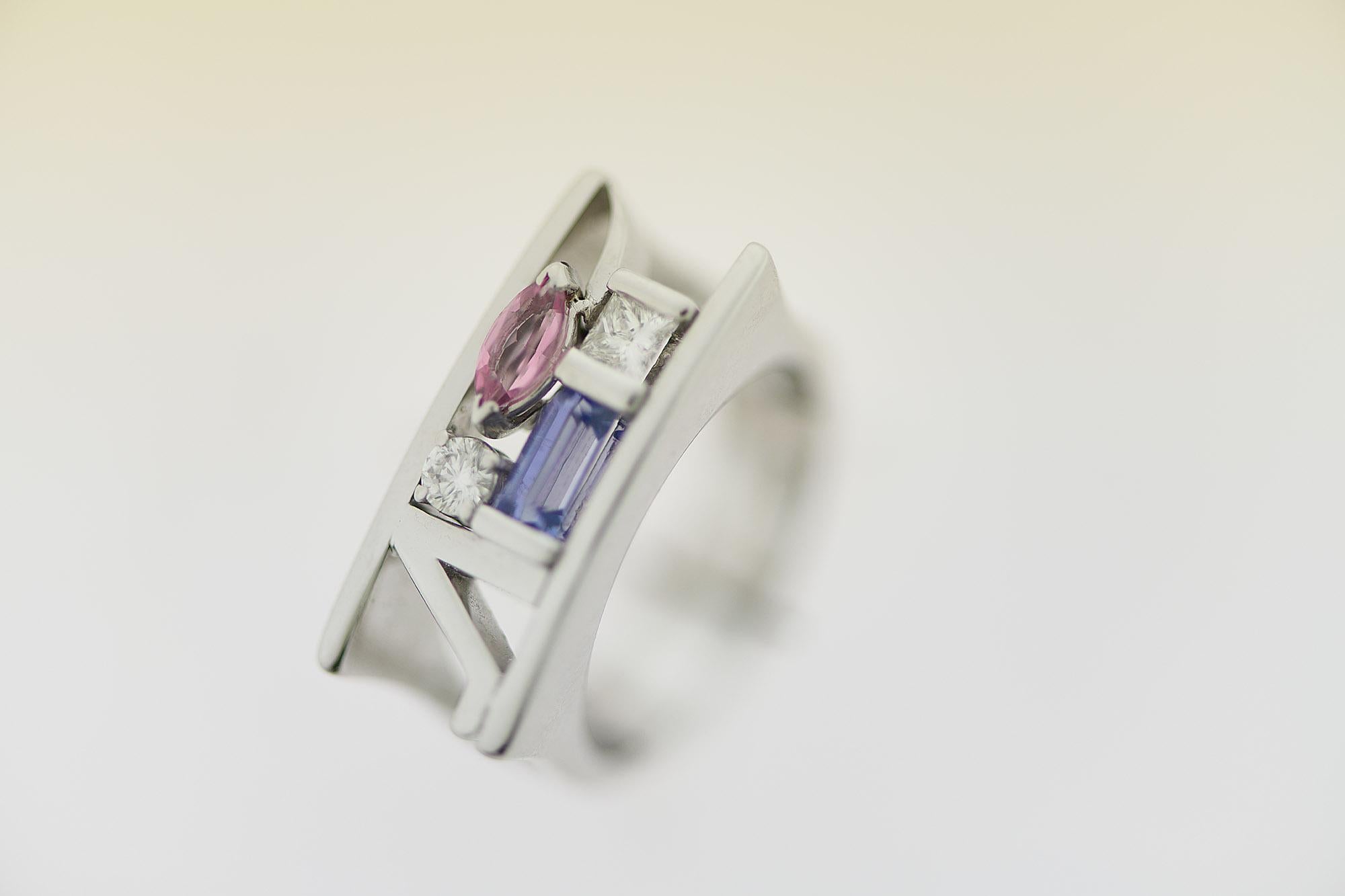 “YIN-YANG” Love Collection Ring 18k Gold, Brilliants, Tanzanite & Tourmaline In condizioni Nuovo in vendita a CAPRINO VERONESE, Veneto