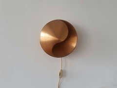 Yin-Yang wall lamp in brass by Hermian Sneyders de Vogel for RAAK, 1970's