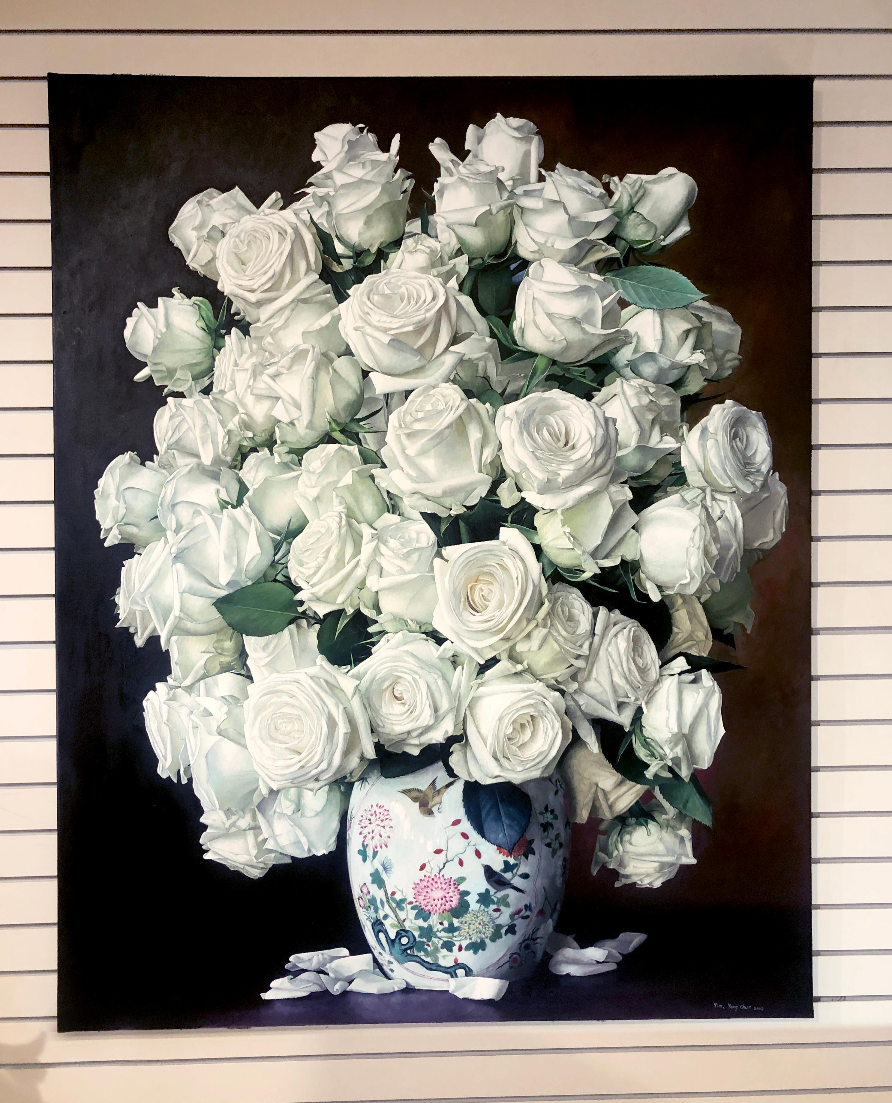 Yin Yong Chun, „Weiße Rosen mit chinesischem Topf“, 60x48, Blumenstillleben, Ölgemälde im Angebot 1