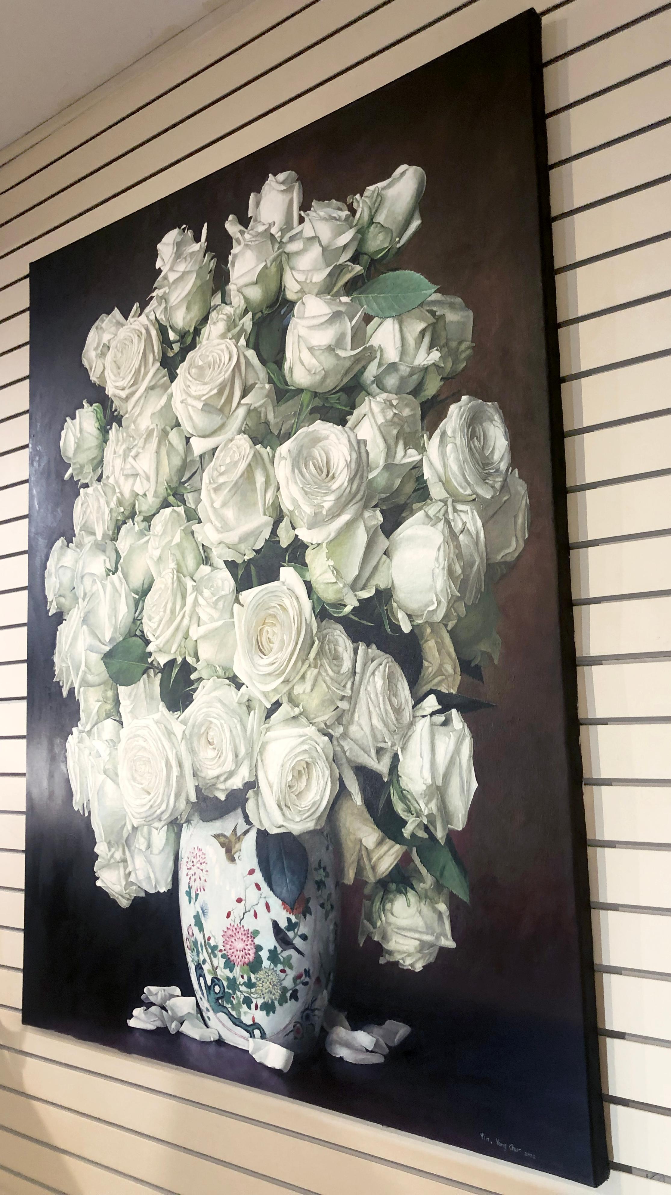 Peinture à l'huile de Yin Yong Chun, « Roses blanches avec pot de Chine », 60 x 48 en vente 3