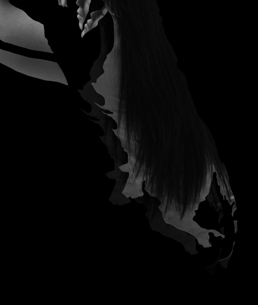 Frammentato-Non intitolato 1. Fotografia astratta figurativa in bianco e nero in edizione limitata - Black and White Photograph Nero di Ying Chen