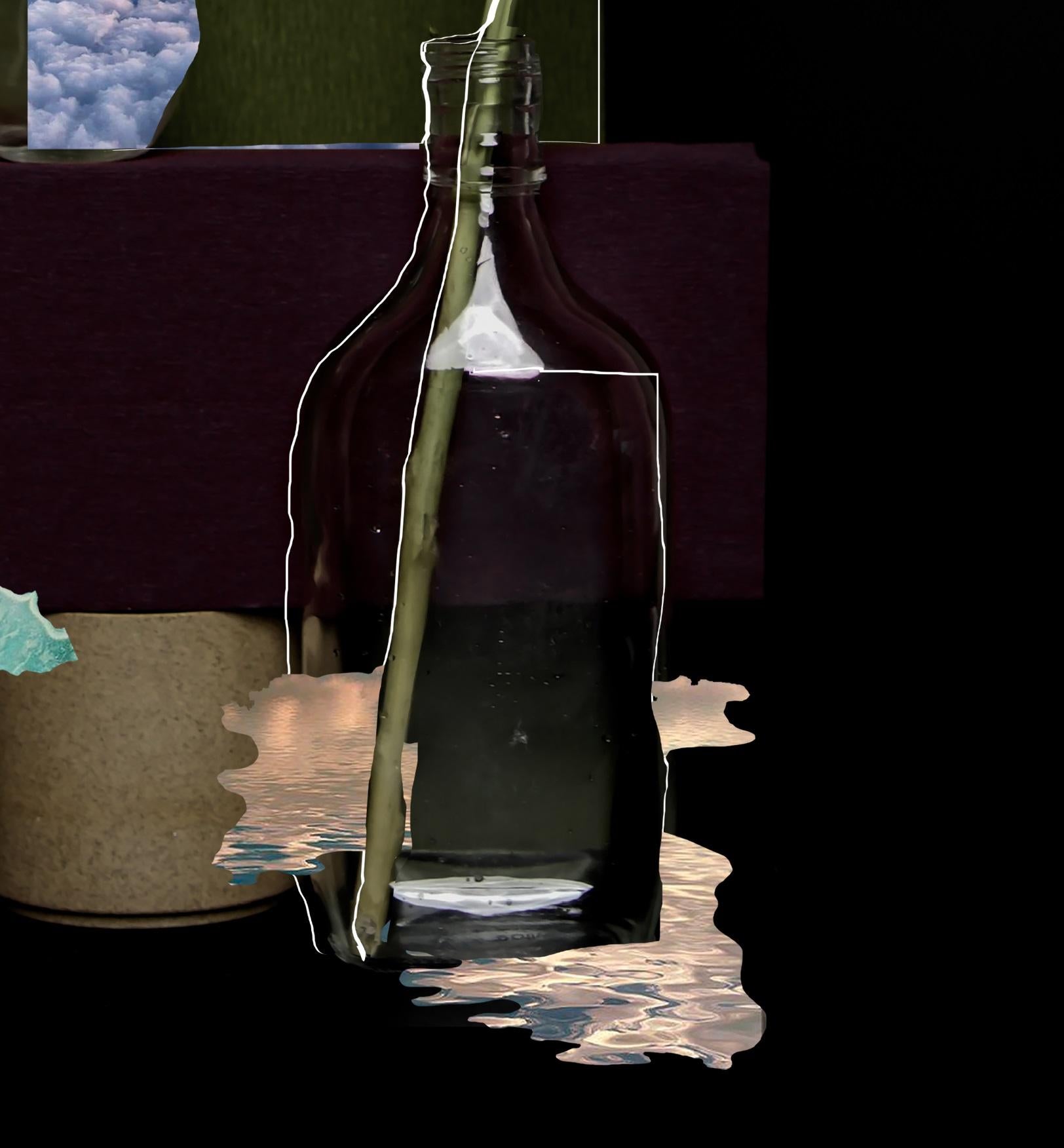 Unbenannt  #3. Aus der Serie „Es ist ein Ozean in meinem Glas“ Abstraktes Foto (Schwarz), Color Photograph, von Ying Chen