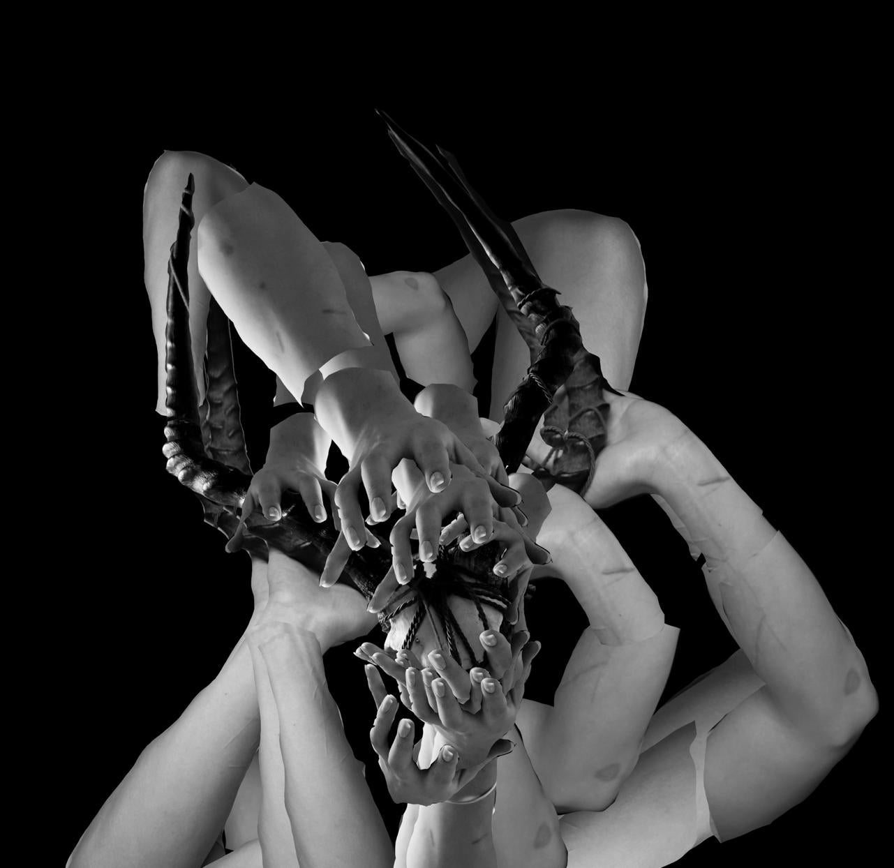 Untitled 3 & 5 Diptychon-Fotografien aus der Serie Fragmented, 2021 von Ying Chen
Archivalischer Pigmentdruck.
Gesamtgröße: 80 Zoll. H x 120 in. W. 
Individuelle Größe: 80 Zoll. H x 60 in. W. 
Auflage von 5 + 1AP
Ungerahmt

Der Titel dieser Serie