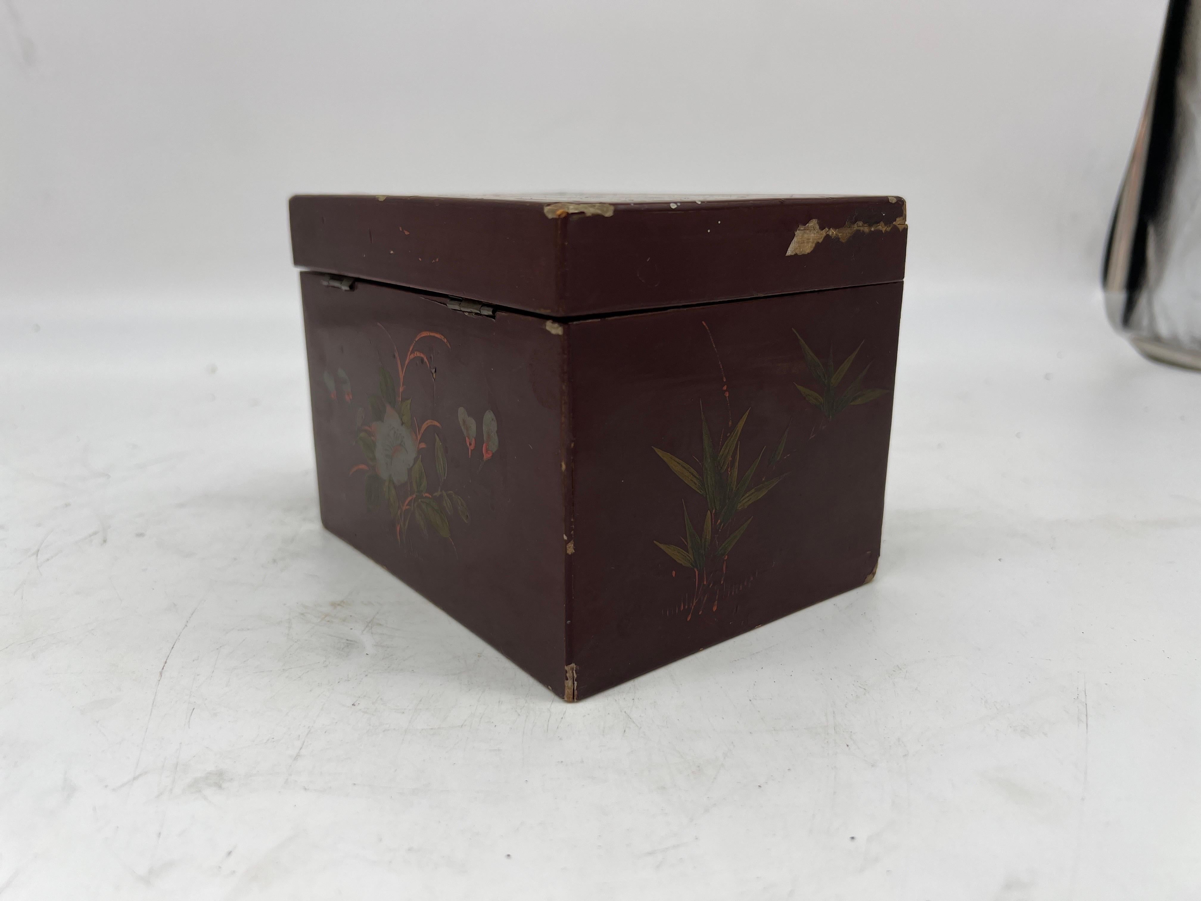Ying Mee & Co., Antique Chinese Lacquer Tea Caddy or Box In Good Condition For Sale In Atlanta, GA