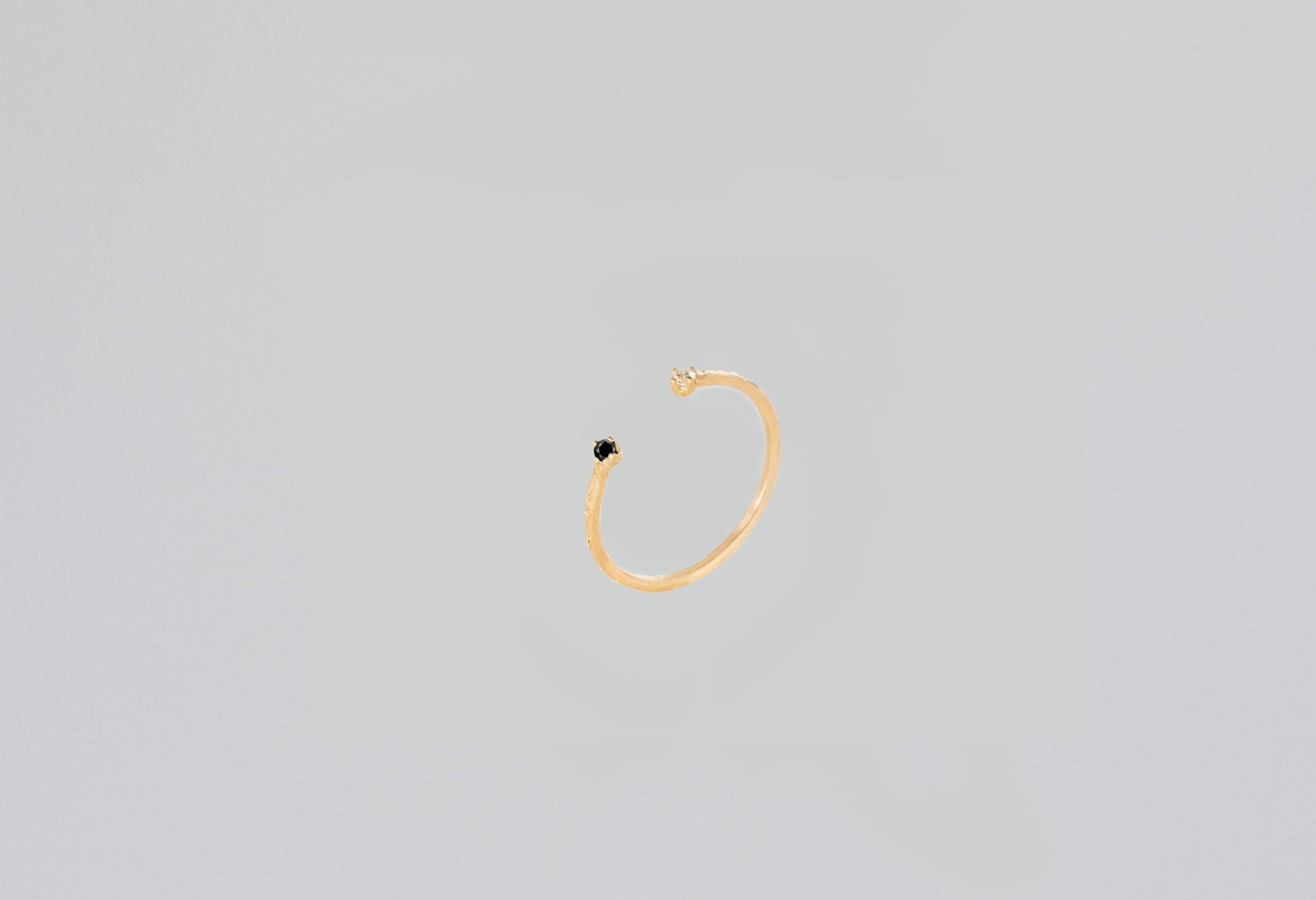 For Sale:  'Ying Yang' 18K Gold Ring 3