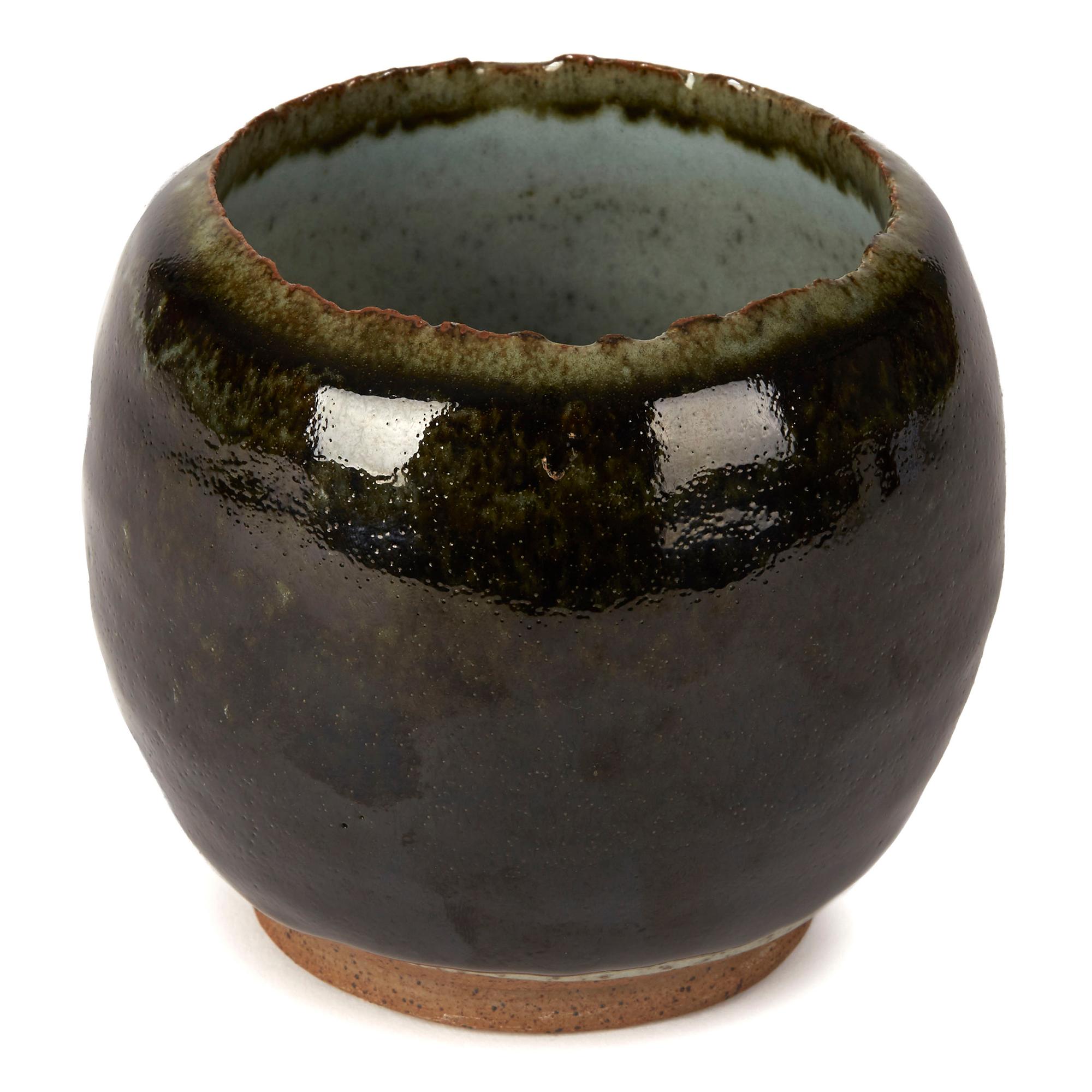 Ying Yeung Li Hand Thrown Studio Pottery Green Glazed Vase In Good Condition In Bishop's Stortford, Hertfordshire