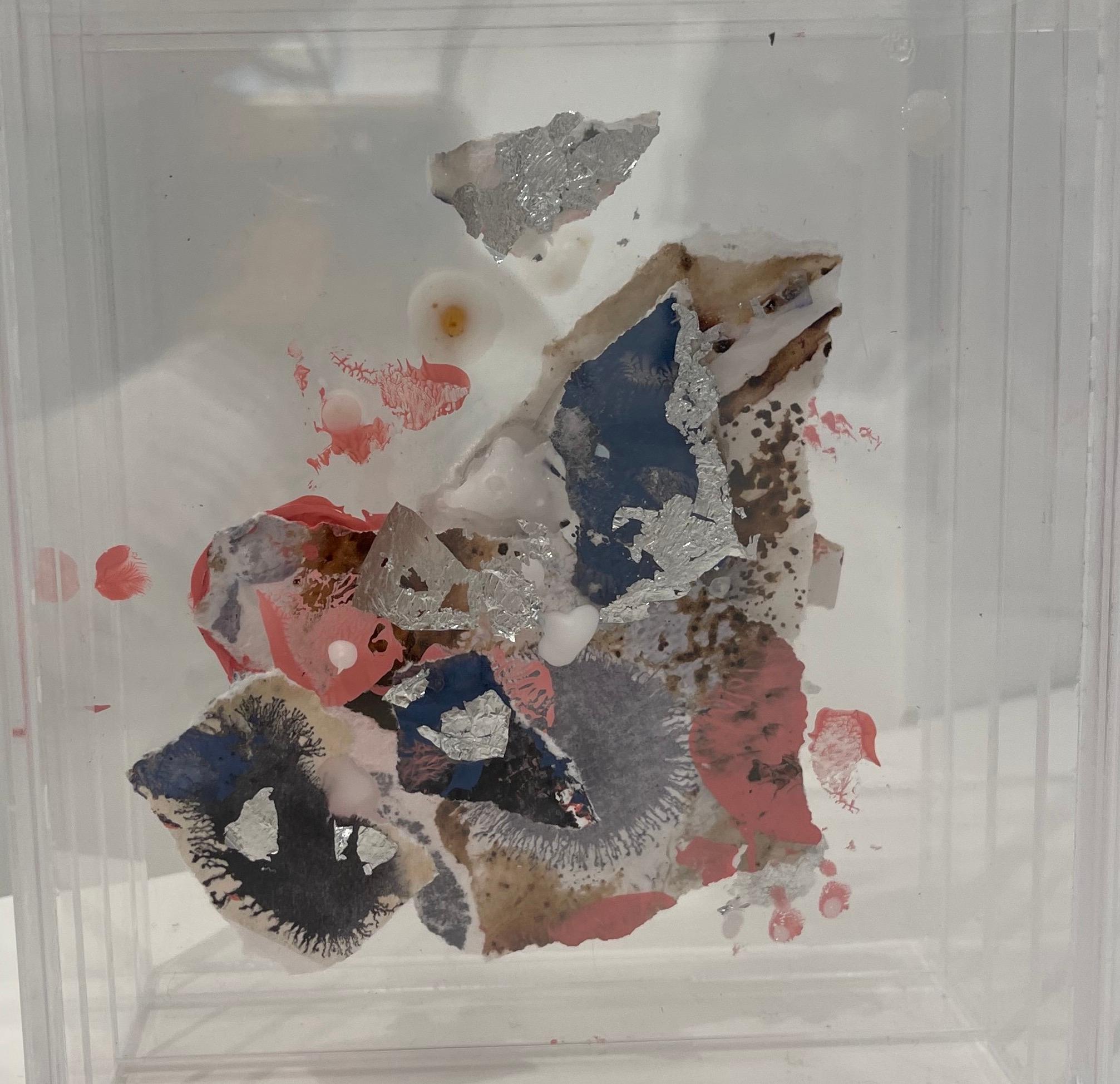 One of a kind scented art piece, unique.
This acrylic box is a dimensional work featuring three interchangeable, scented panels. 
 Vibrant colors, an original and unique creation, a superb, intriguing and graphic decoration. 

Yiriane Kahn is a