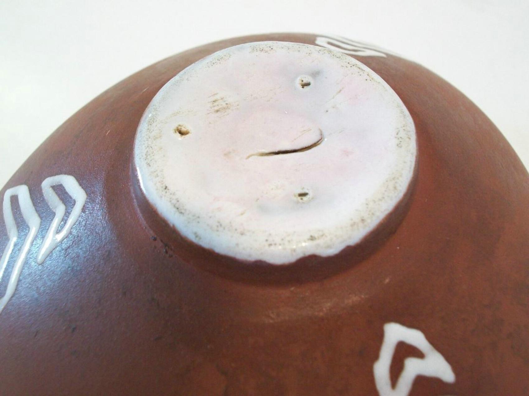Yixing Zisha Glazed Ceramic Bowl, Hand Painted Chevron Design, 20th Century For Sale 7