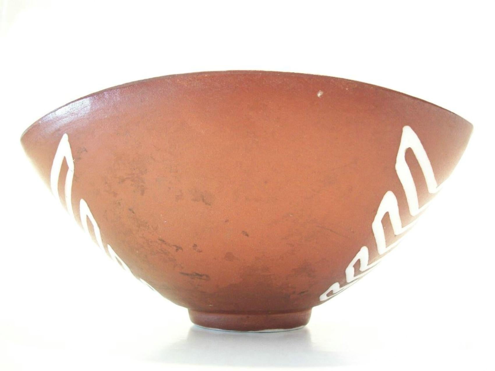 Yixing Zisha Glazed Ceramic Bowl, Hand Painted Chevron Design, 20th Century For Sale 1