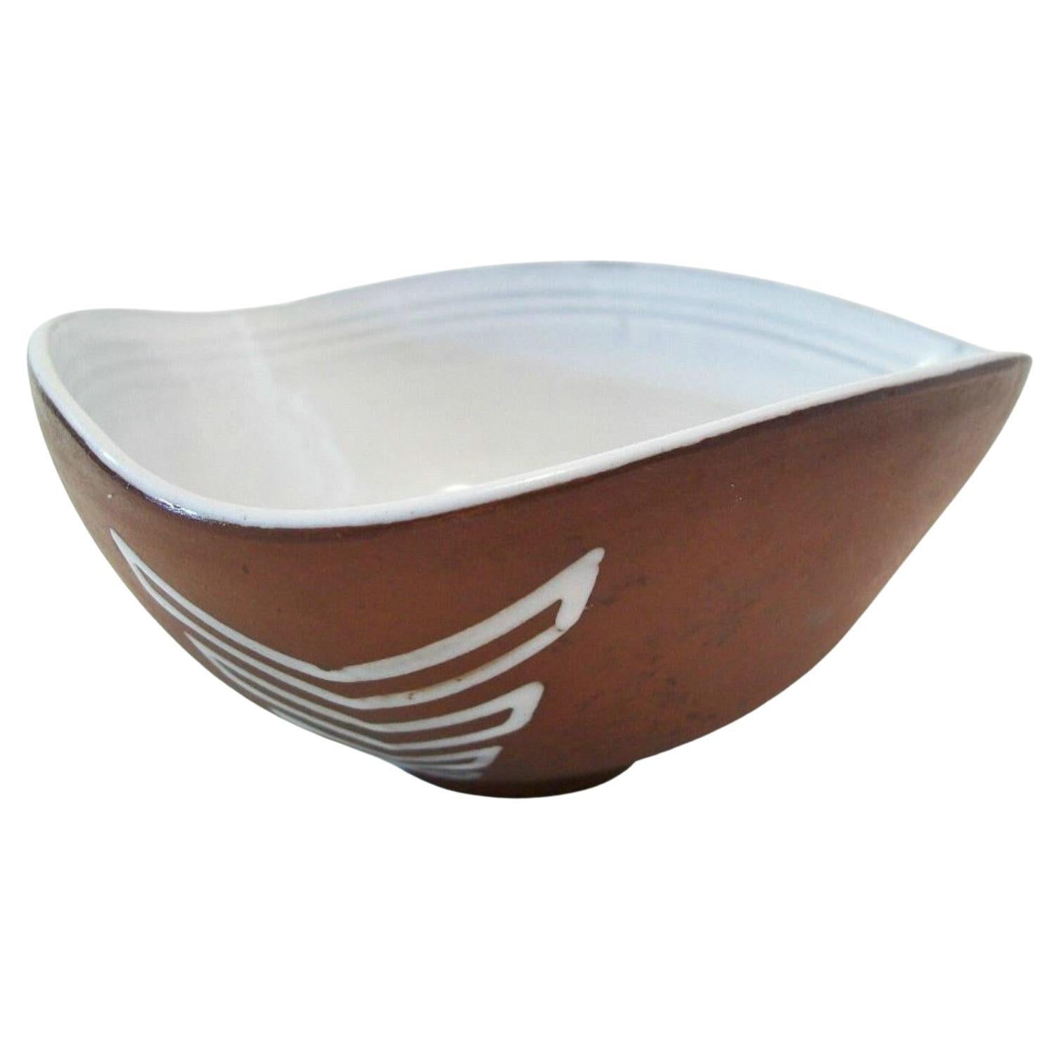 Yixing Zisha Glazed Ceramic Bowl, Hand Painted Chevron Design, 20th Century For Sale