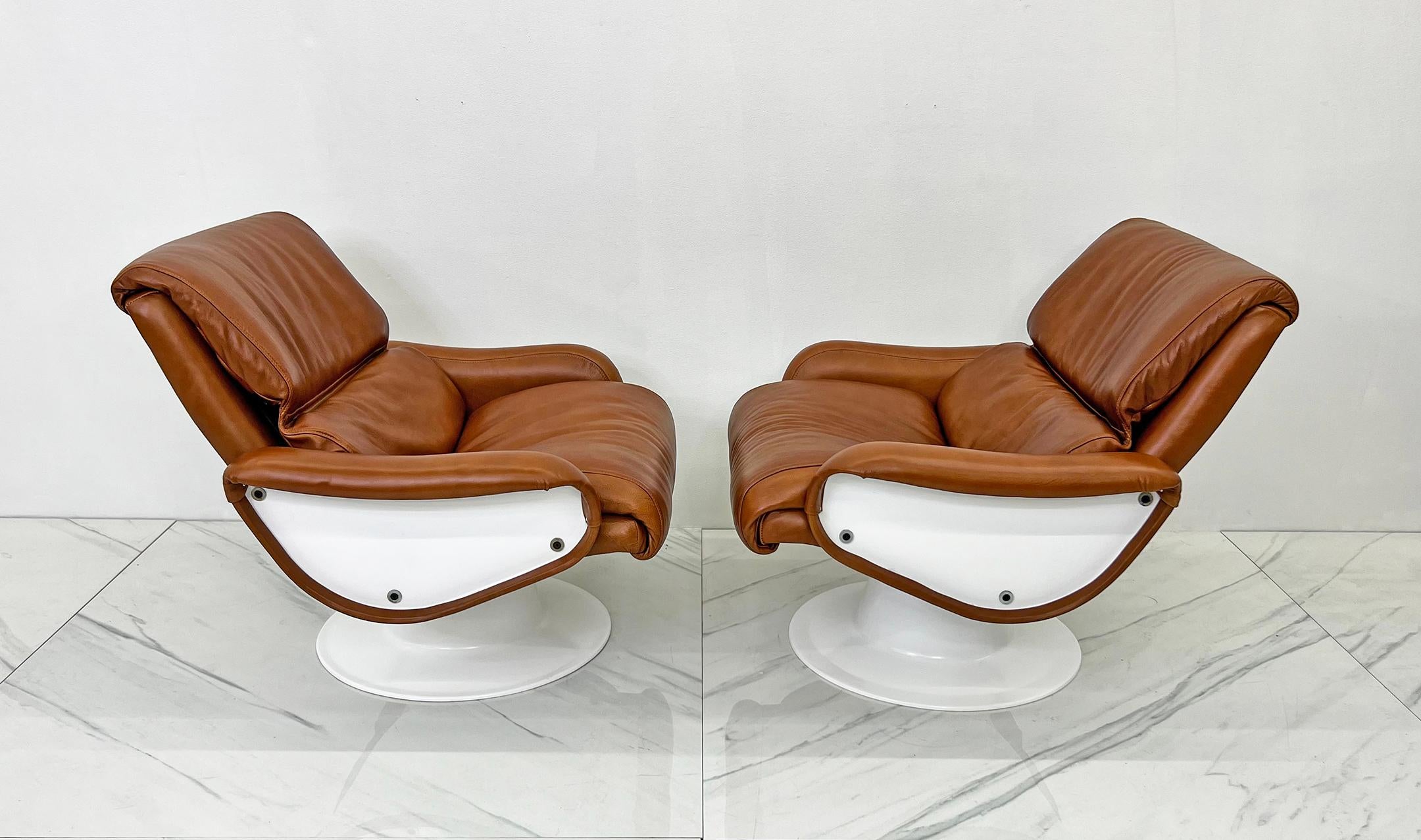 Yrjo Kukkapuro Saturn Lounge Chairs Model B-175-18, 1960s, Finland In Good Condition For Sale In Culver City, CA