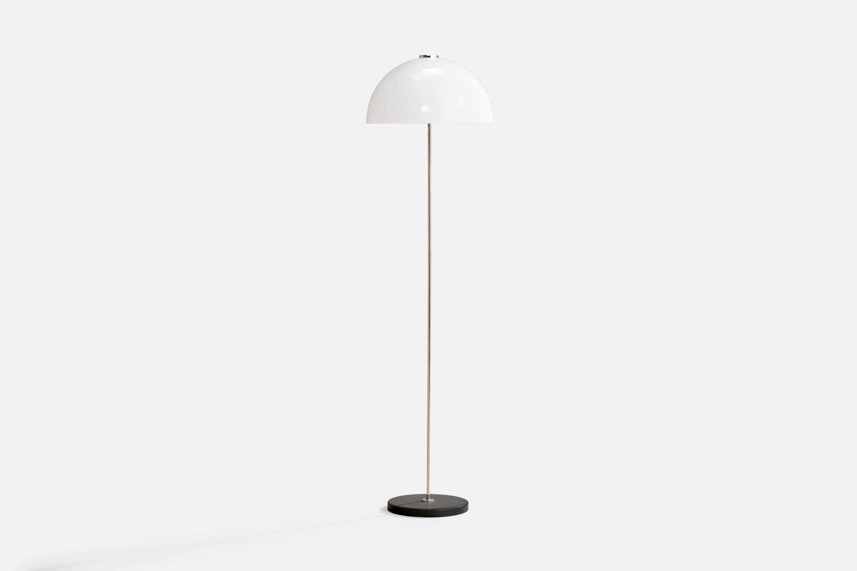 Mid-Century moderno Yki Nummi, Lampade da terra, acrilico, metallo, Finlandia, anni '60 in vendita