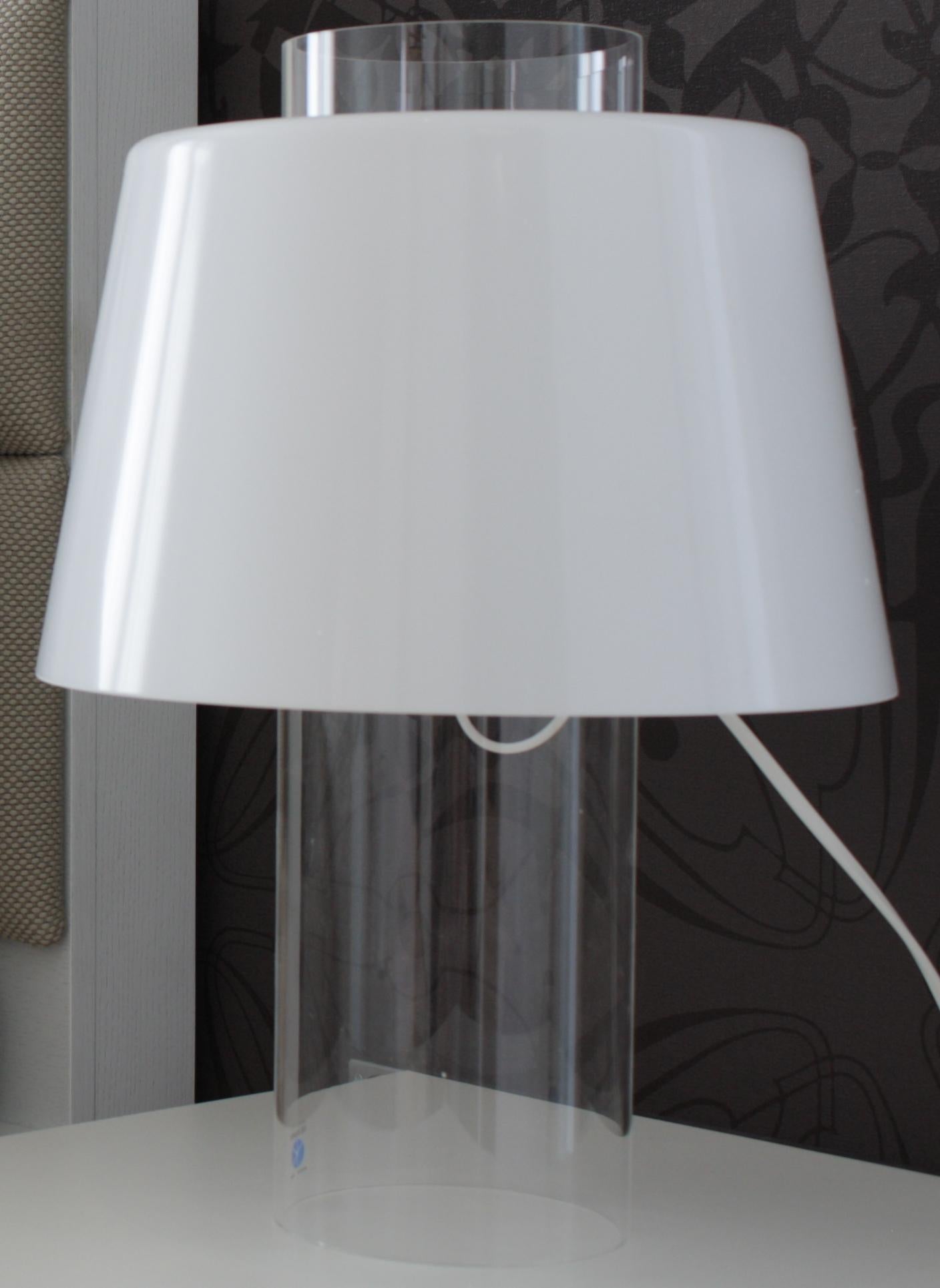 Acrylique Lampe de bureau 'Modern Art' par Yki Nummi pour Innolux Oy, Finlande en vente