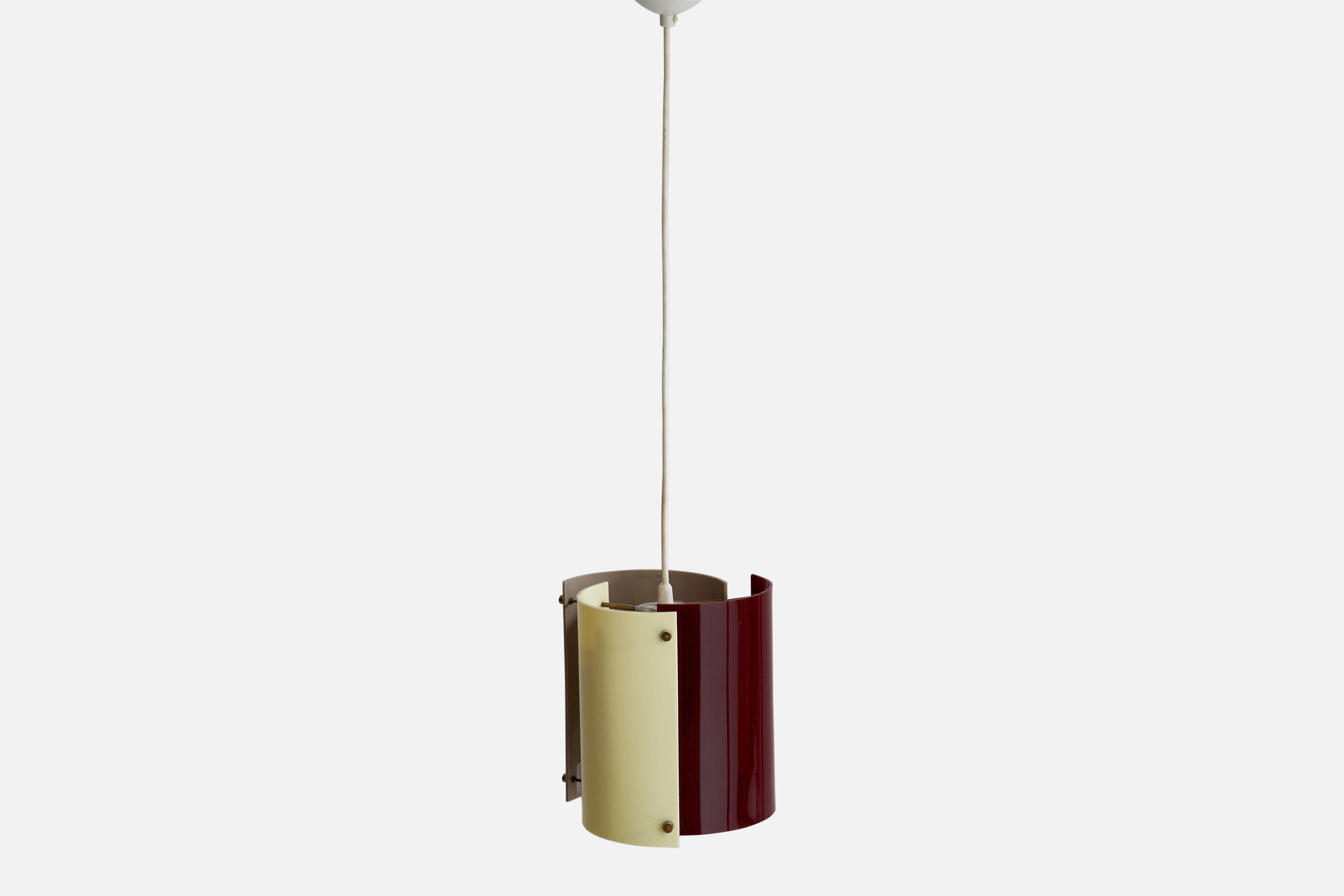 A brass and red, yellow and grey-coloured acrylic pendant light designed by Yki Nummi and produced by Orno, Finland, c. 1960s.

Dimensions of canopy (inches): 2.75” H x 4” Diameter
Socket takes standard E-26 bulbs. 1 socket.There is no maximum