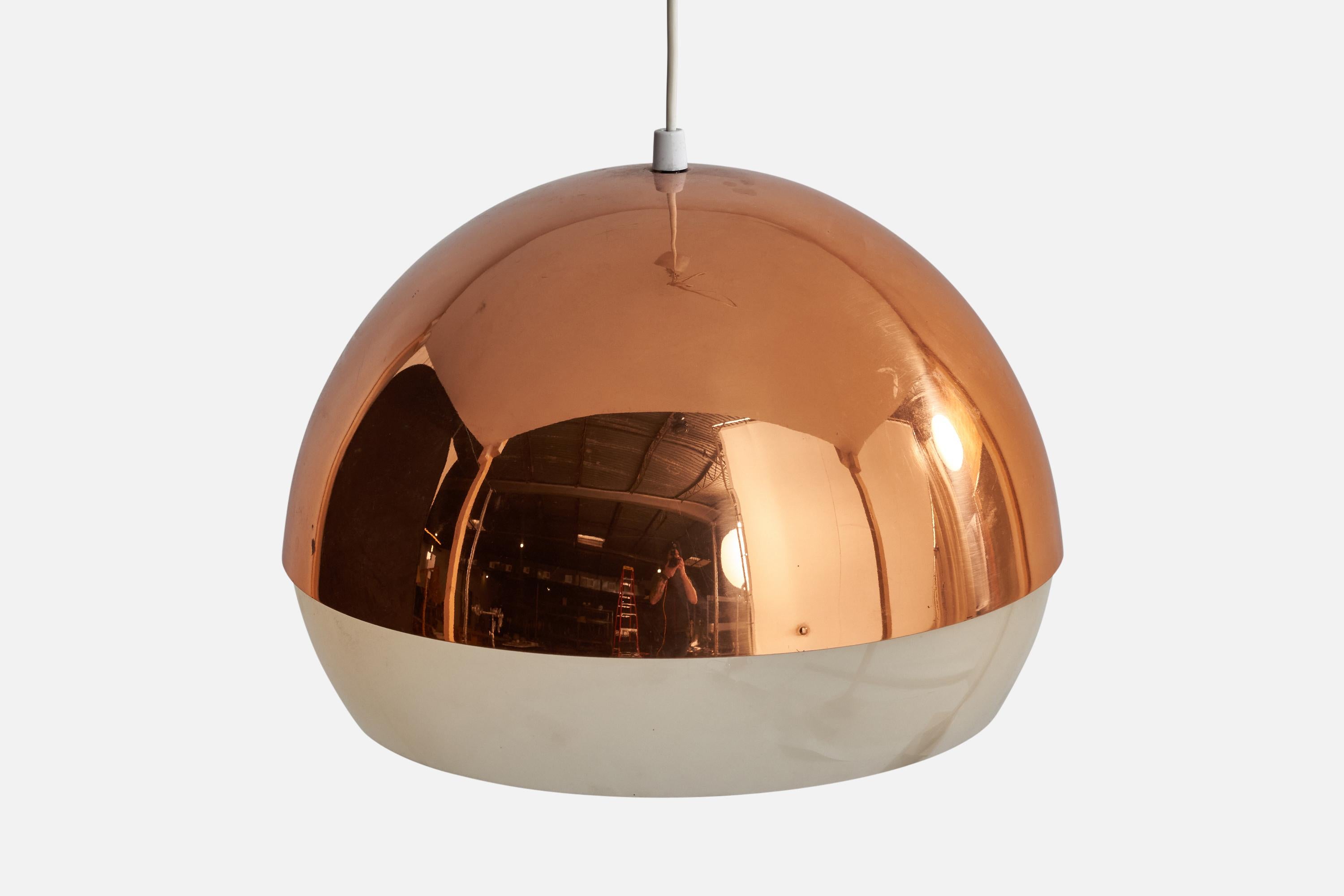 Mid-Century Modern Lampe à suspension Yki Nummi, acrylique, cuivre, Finlande, années 1960 en vente