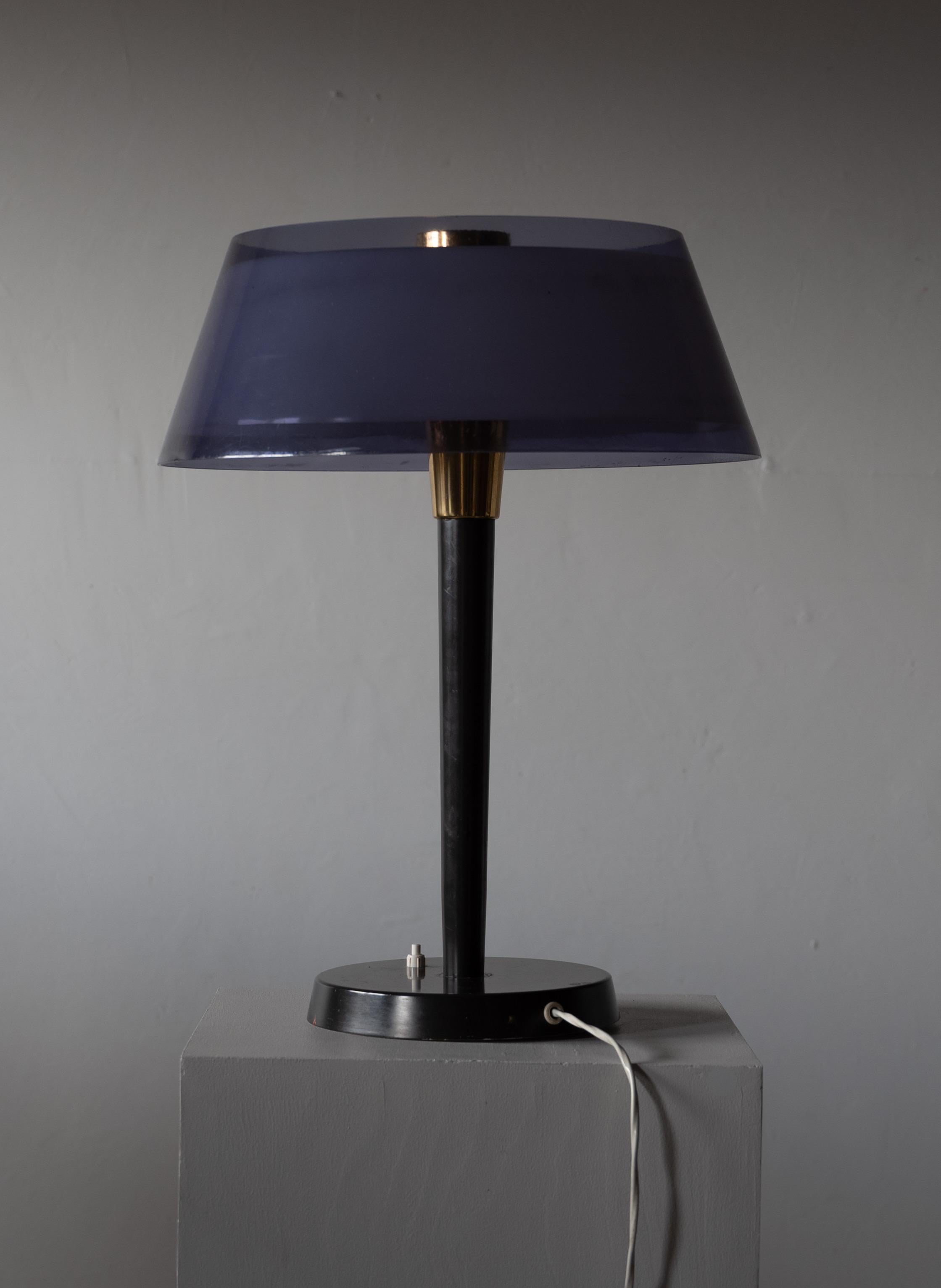 Yki Nummi, Table Lamp, Acrylic, Brass, Lacquered Metal, Orno, Finland, 1960s In Good Condition In High Point, NC